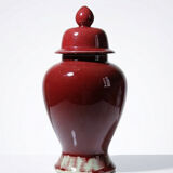 Covered vase, Chinese ginger jar in oxblood and celadon ceramic.