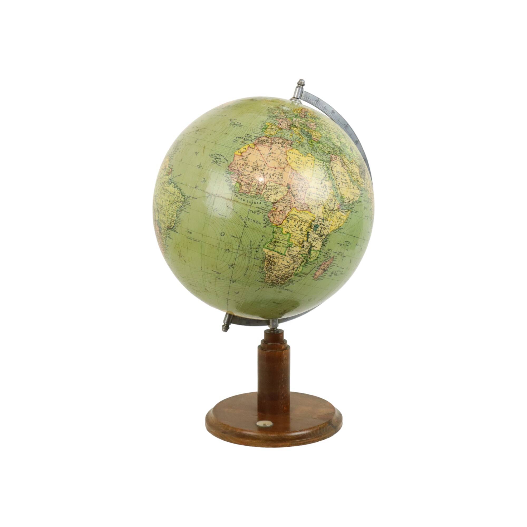 Globe terrestre vintage avec boussole sur socle en chêne, datant des années 1940.