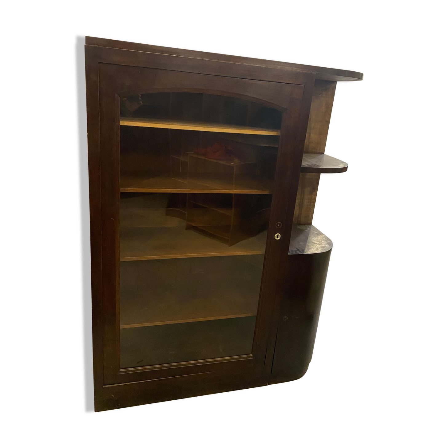 Quarter round showcase