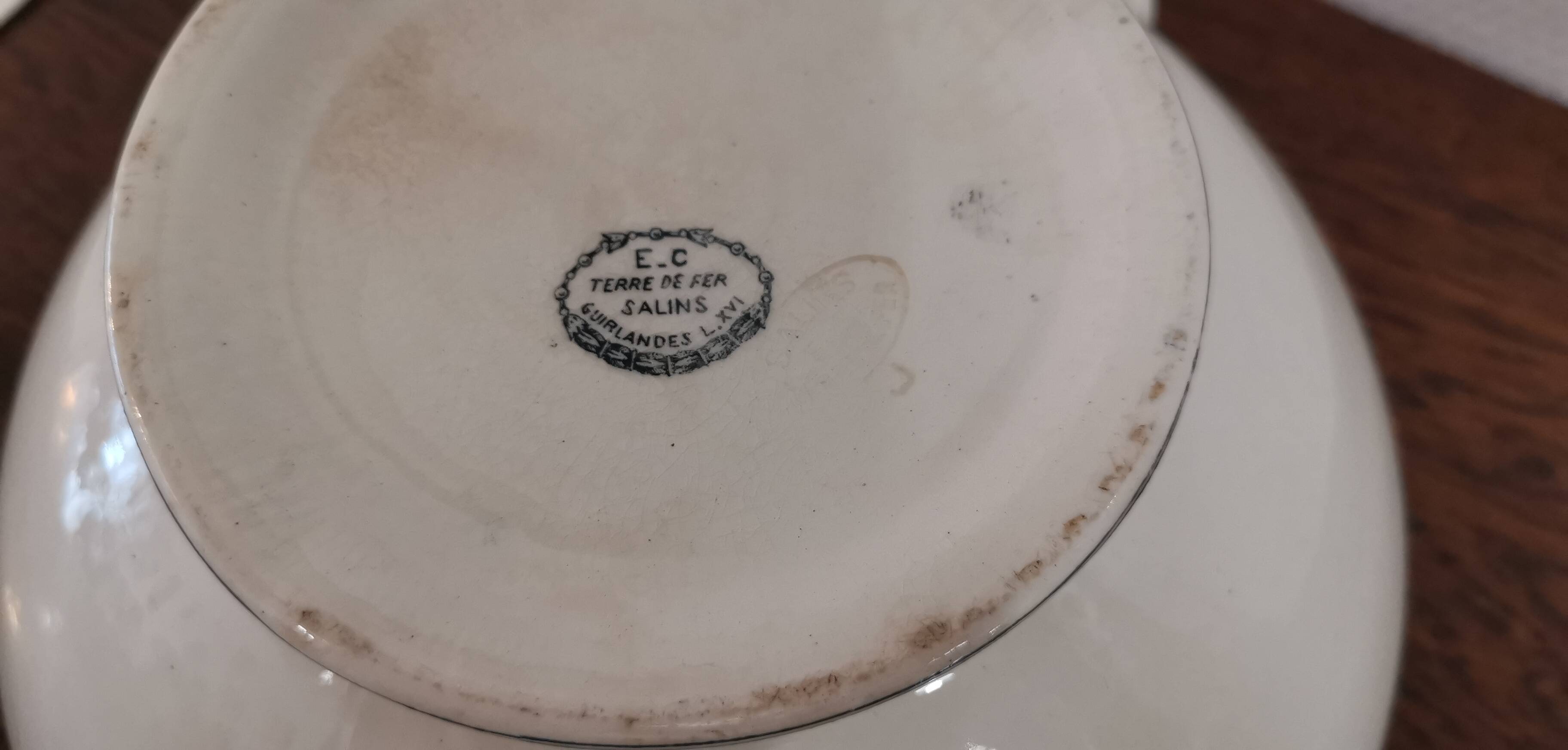 Iron earth tureen ec Salins, Louis XVI garlands