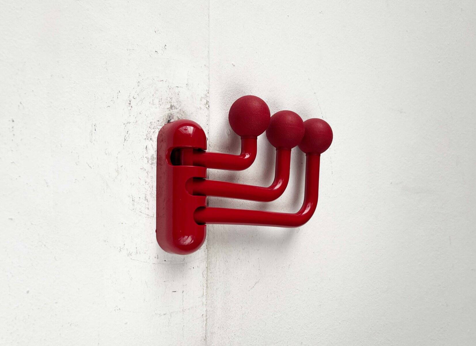 Postmodern Italian folding coat rack by Patrizia Angeloni for Confalonieri, 1980s.