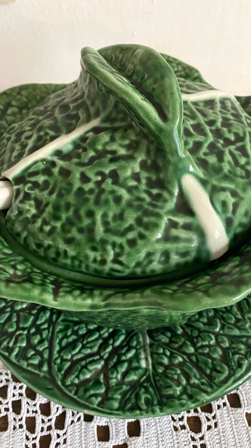 Soupière et plat en barbotine chou