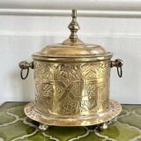Boîte ou coffret ancien en laiton gravé