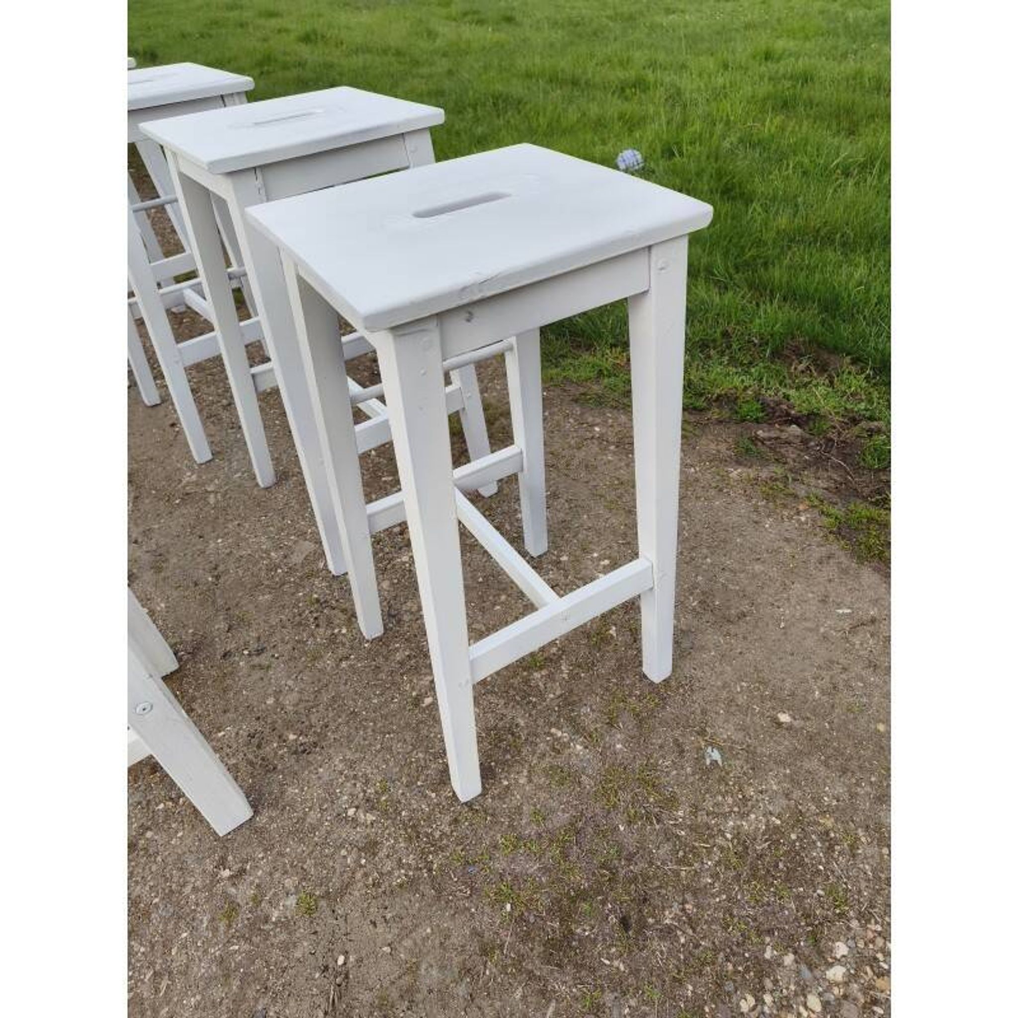 Lot de 13 tabourets de bistrot bois
