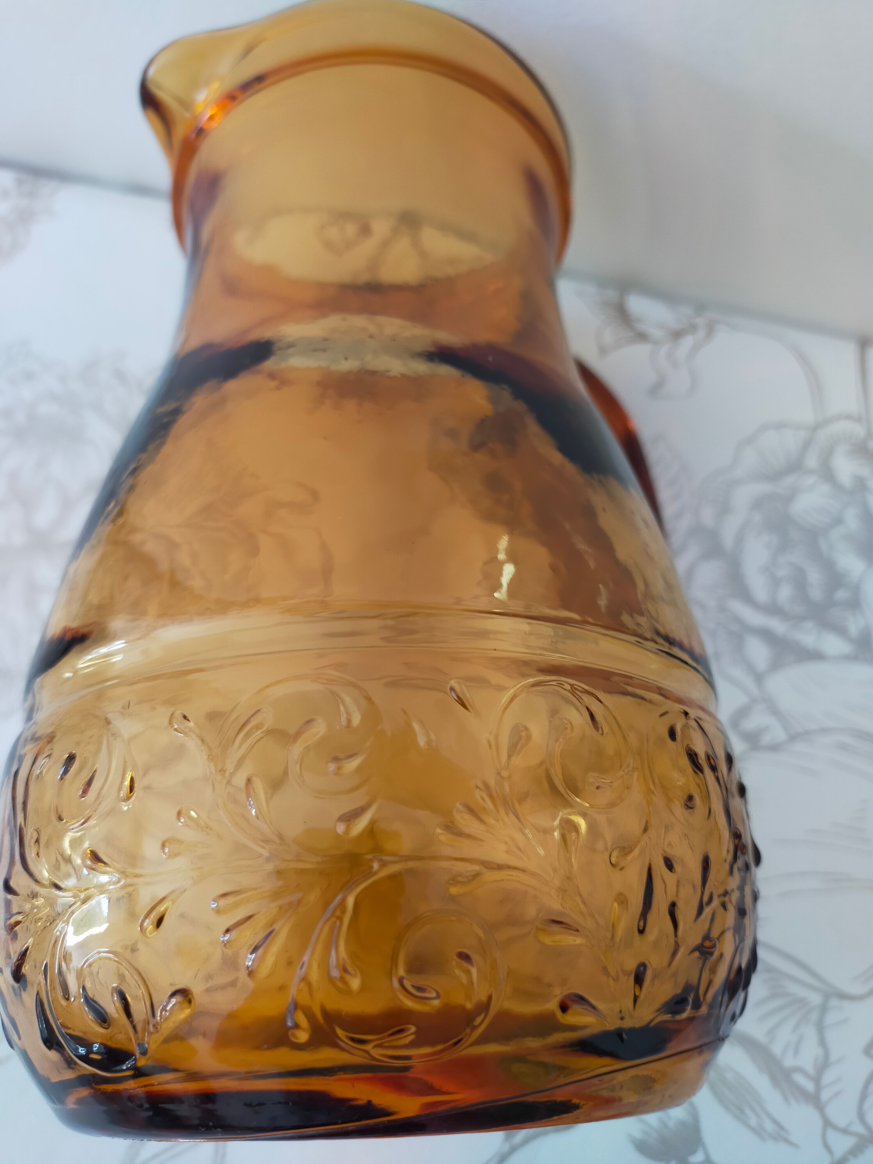 Cruche vintage à eau verre ambré  fabriquée en italie  des années 60/70