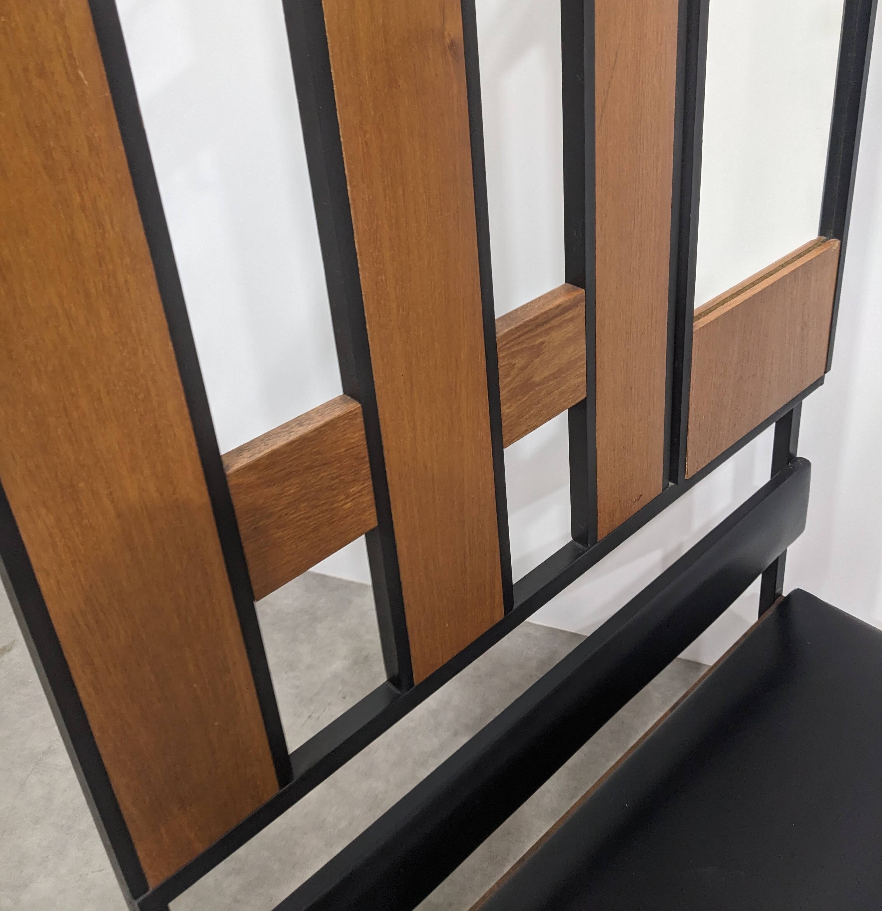 Porte-manteau vintage avec coffre et miroir