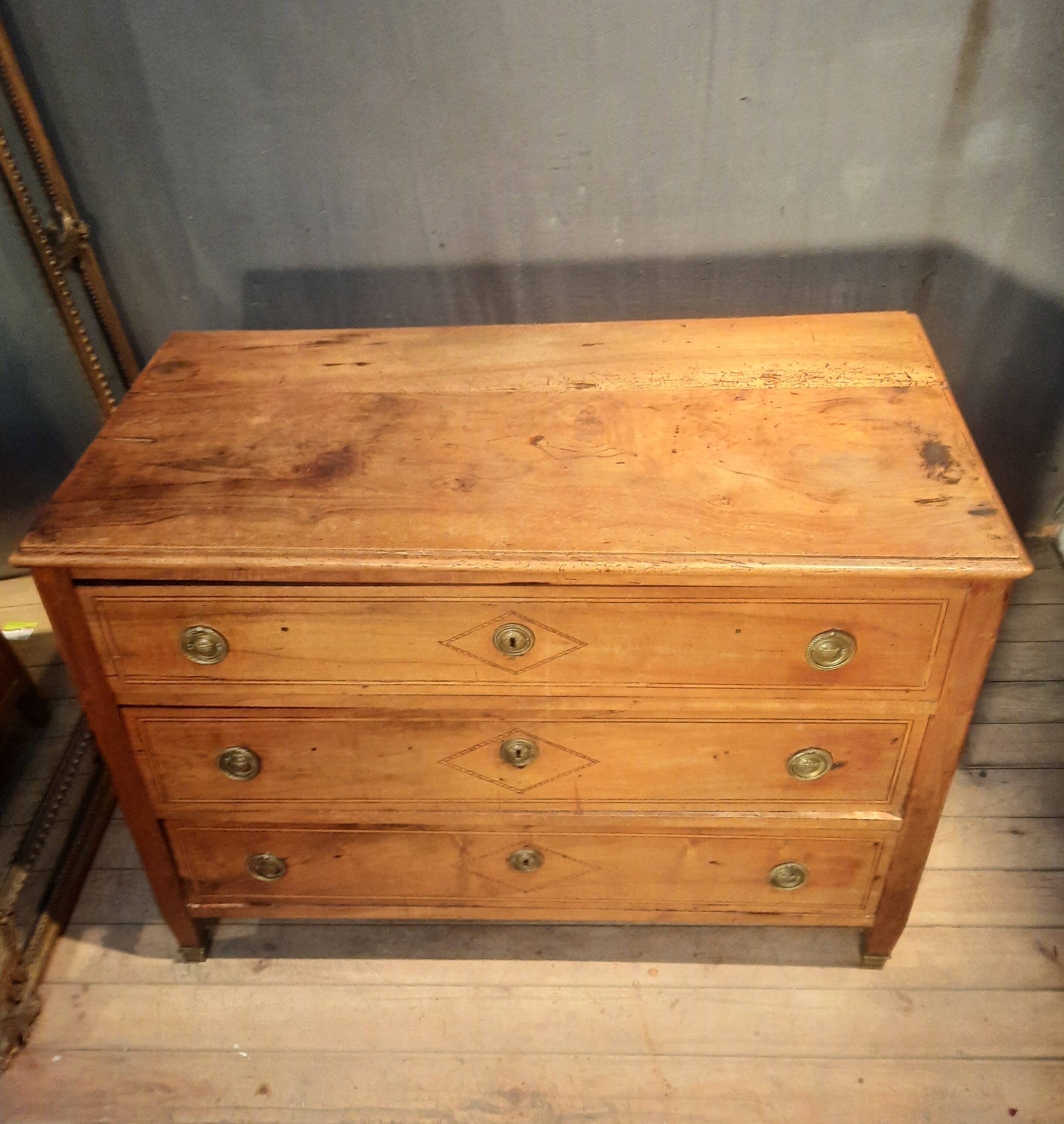 Comode d epoque Louis XVI  à trois tirroirs