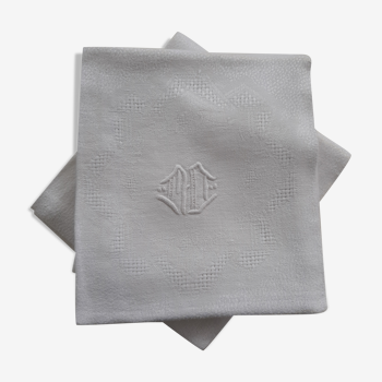 White damask napkins