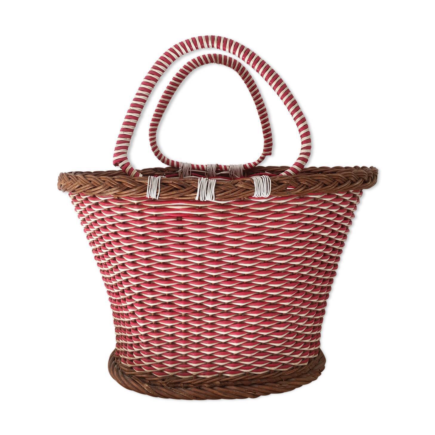 Basket wicker and typical of the 1970s scoubidou