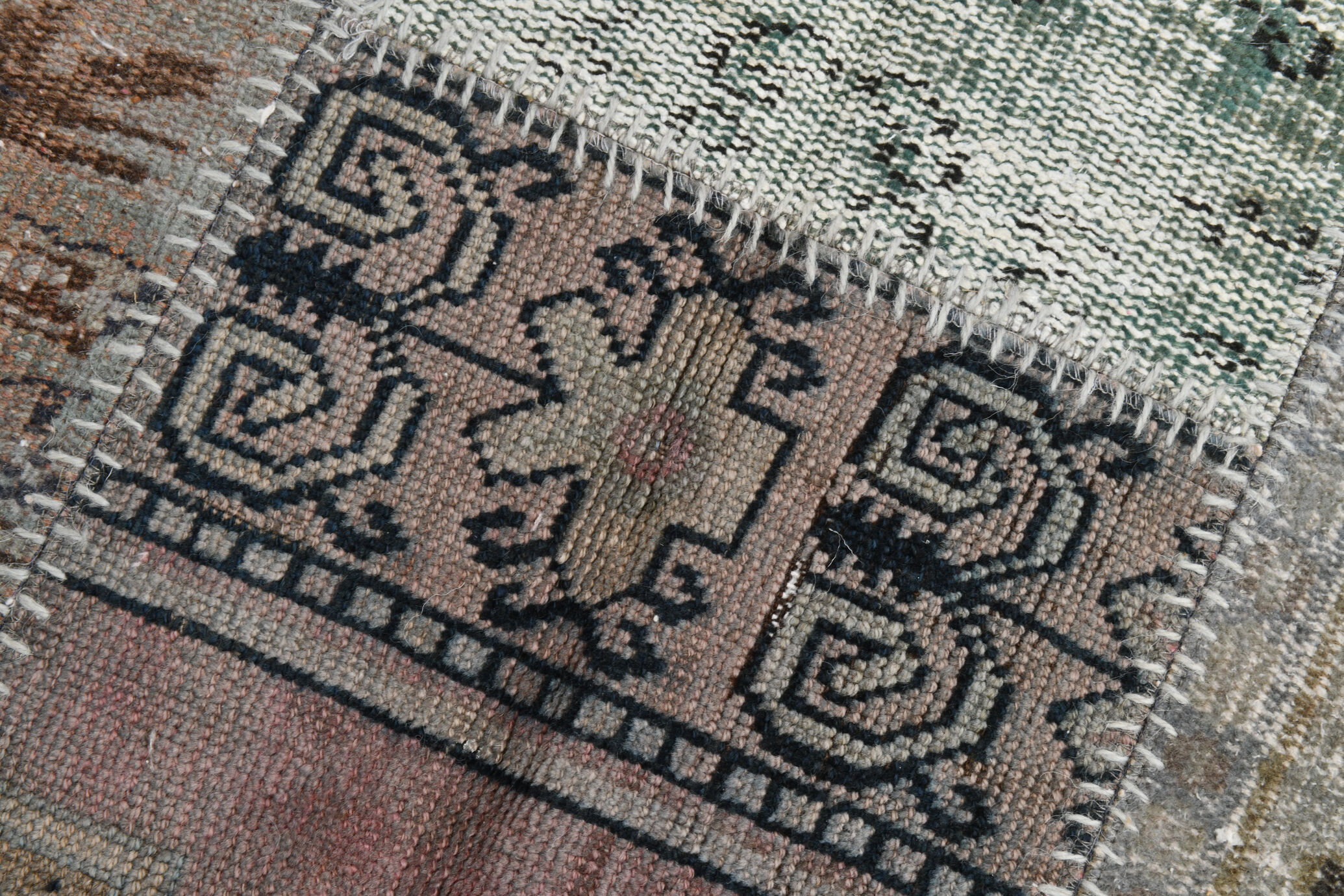 Neutral tones turkish rug 304x211cm