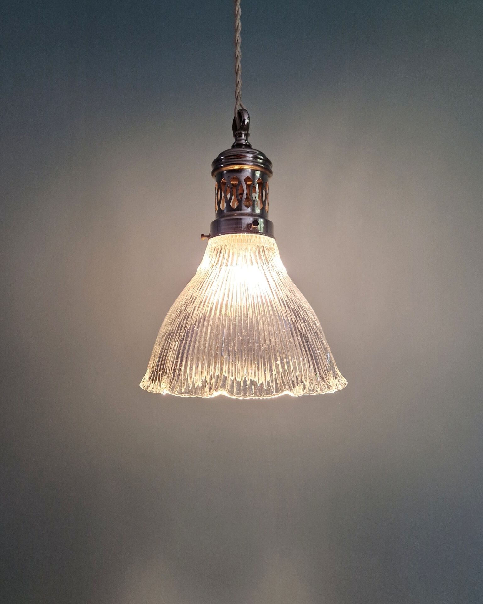 Suspension Holophane in ribbed transparent glass, 1930