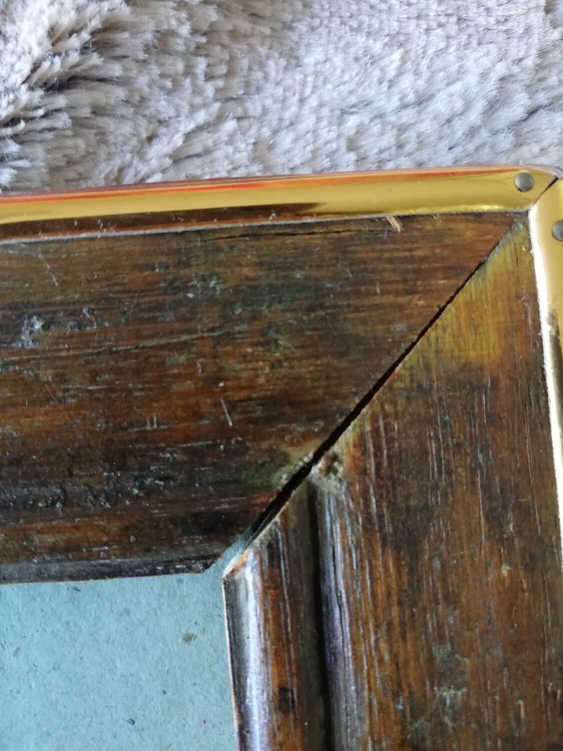 Frame in varnished wood and brass to pose for photo 4" x 6", 10 x 15 cm, glass, and support.