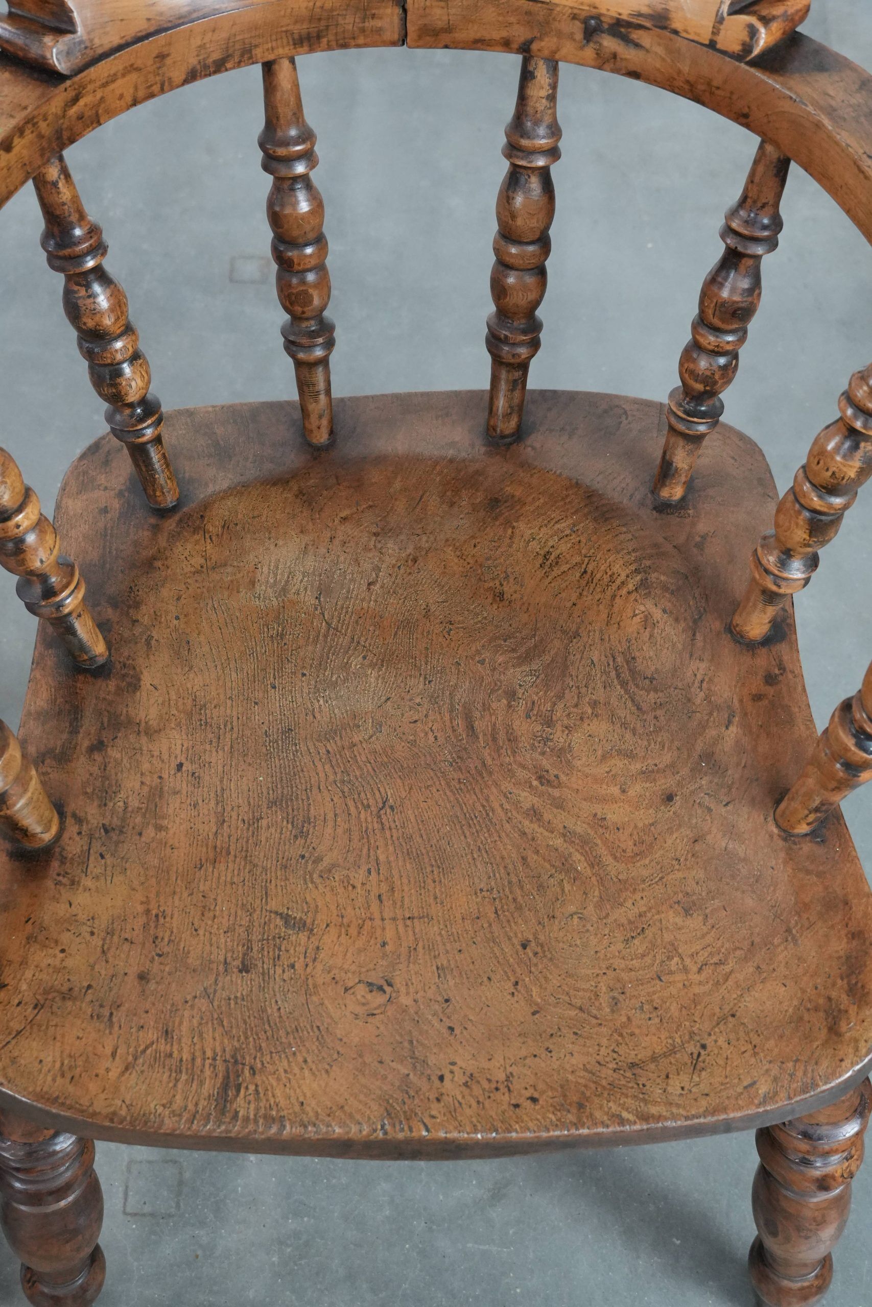 Set of 2 antique English captain's chairs/desk chairs from the 19th century