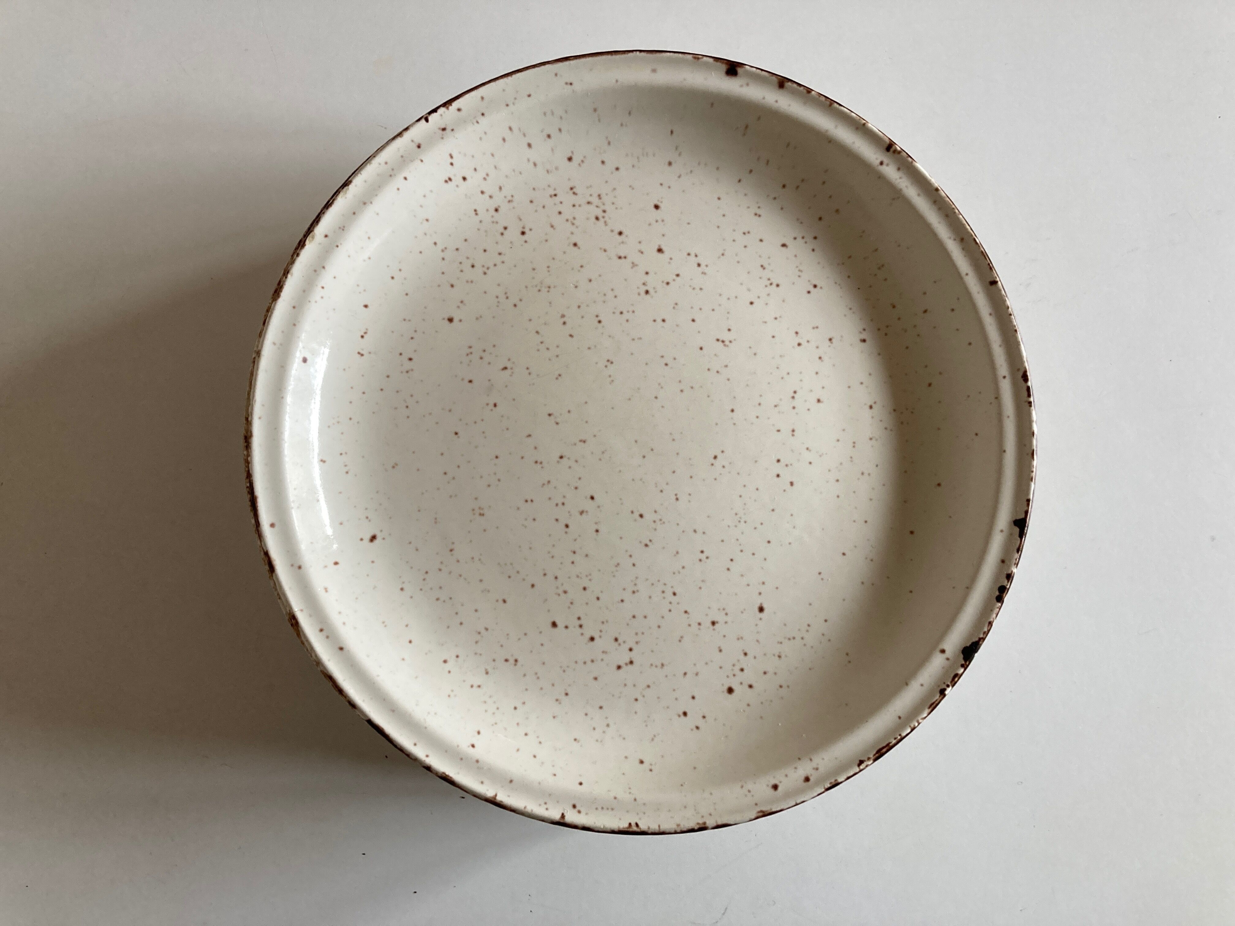 set of 7 plates 1970s faience of Gien Lanzarote sandstone decoration