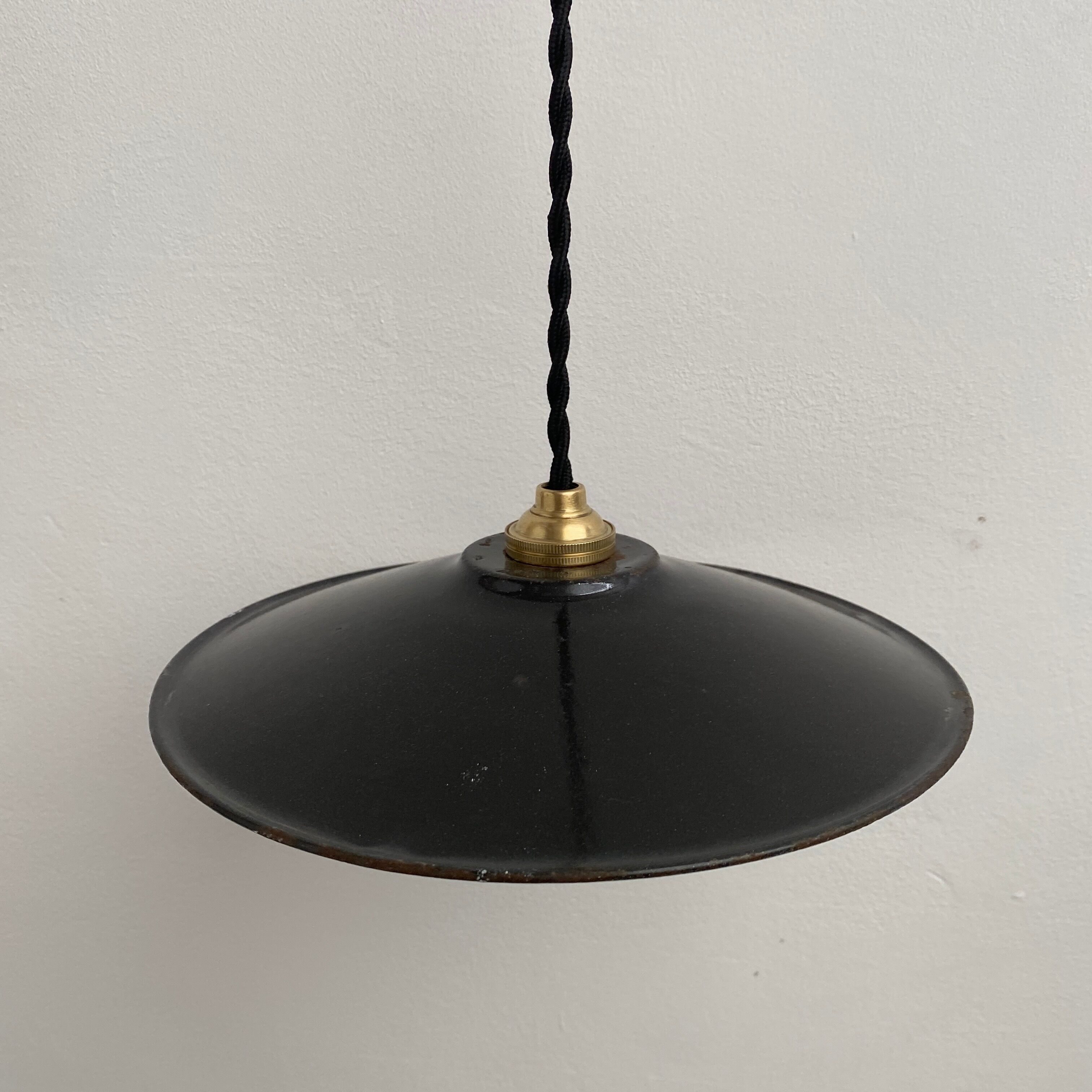 Lot 2 industrial hanging emaillee noires