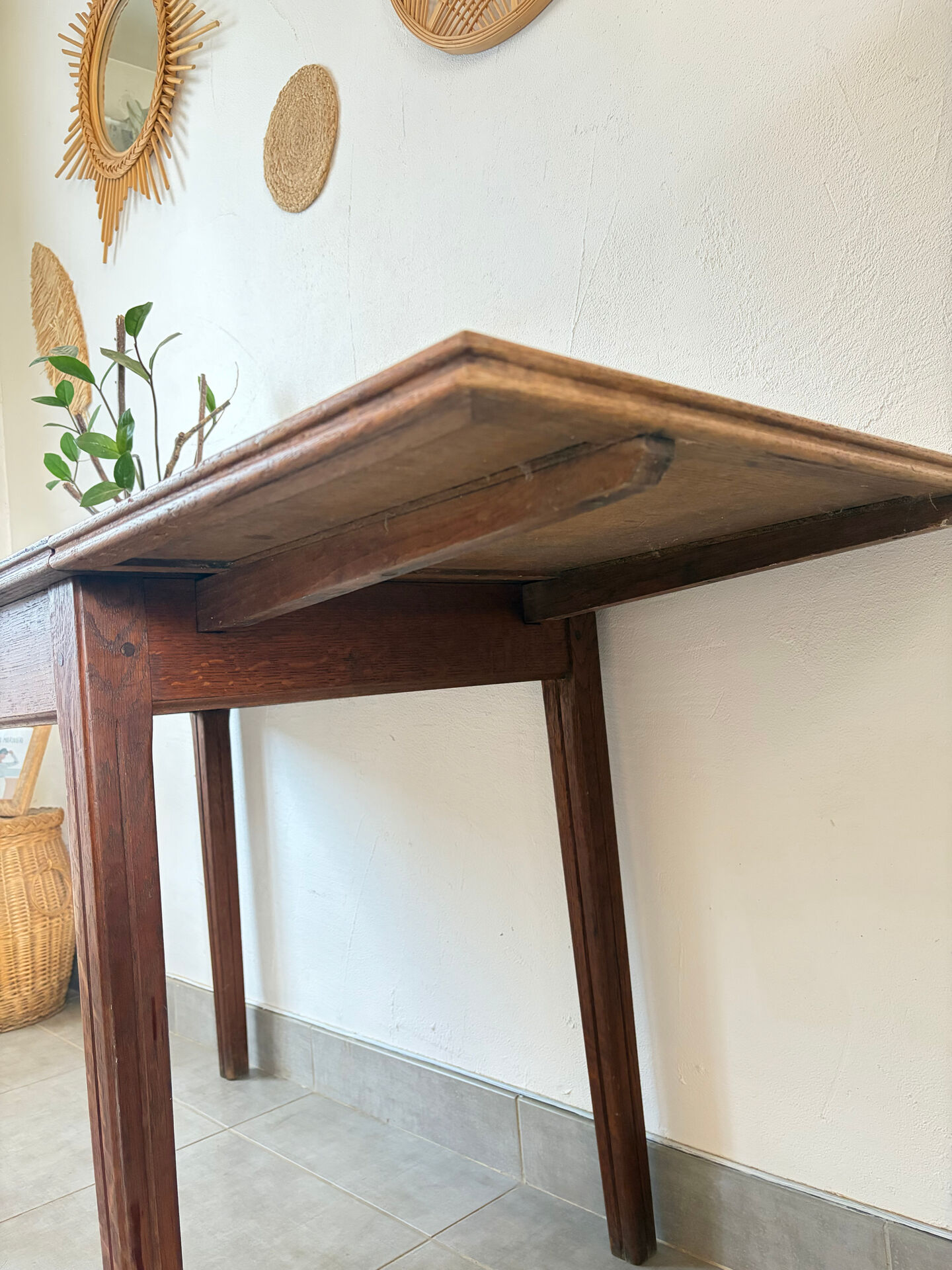 Extendable farmhouse table / extension