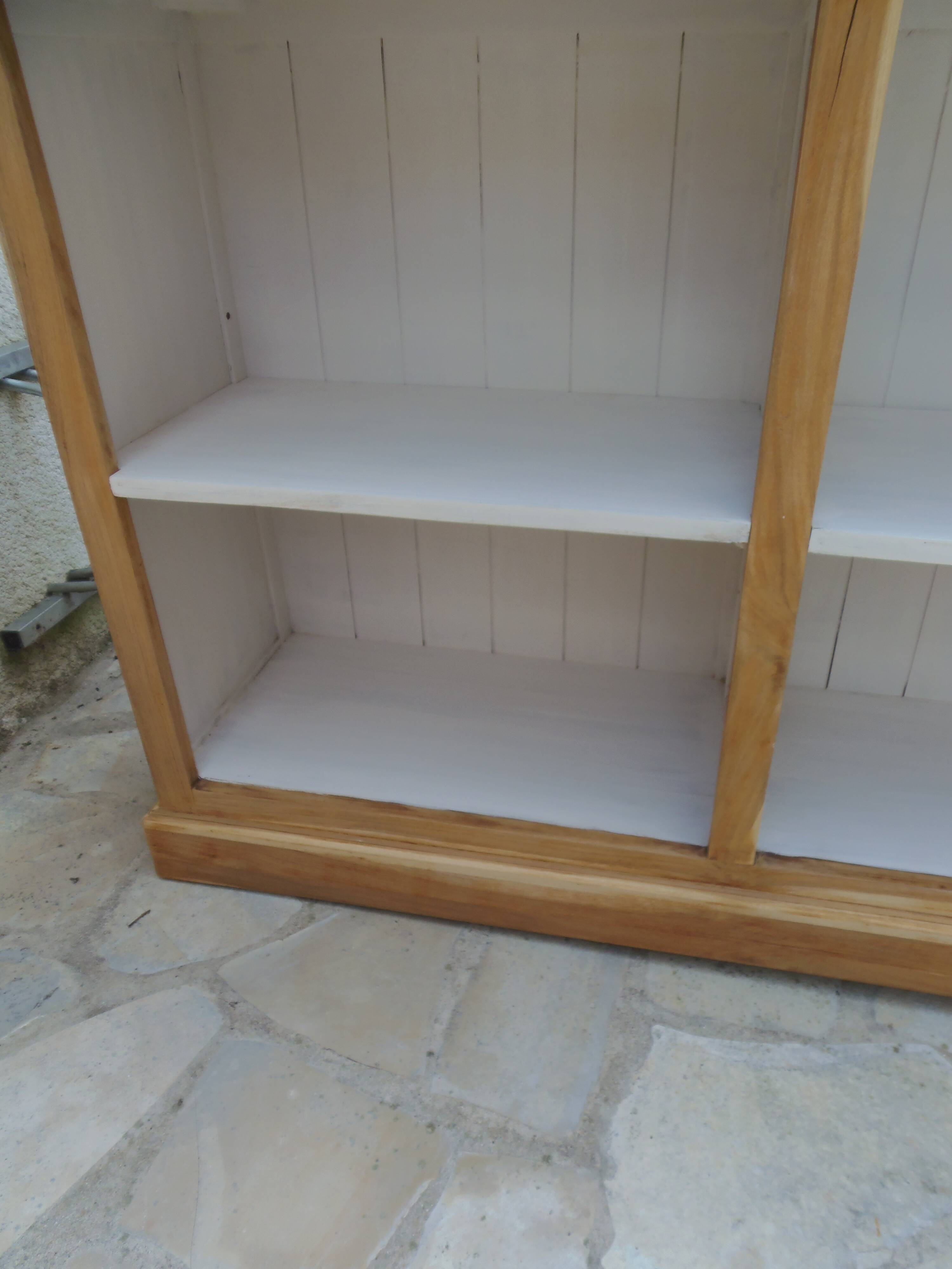 Raw wood craft furniture, pearl gray interior.