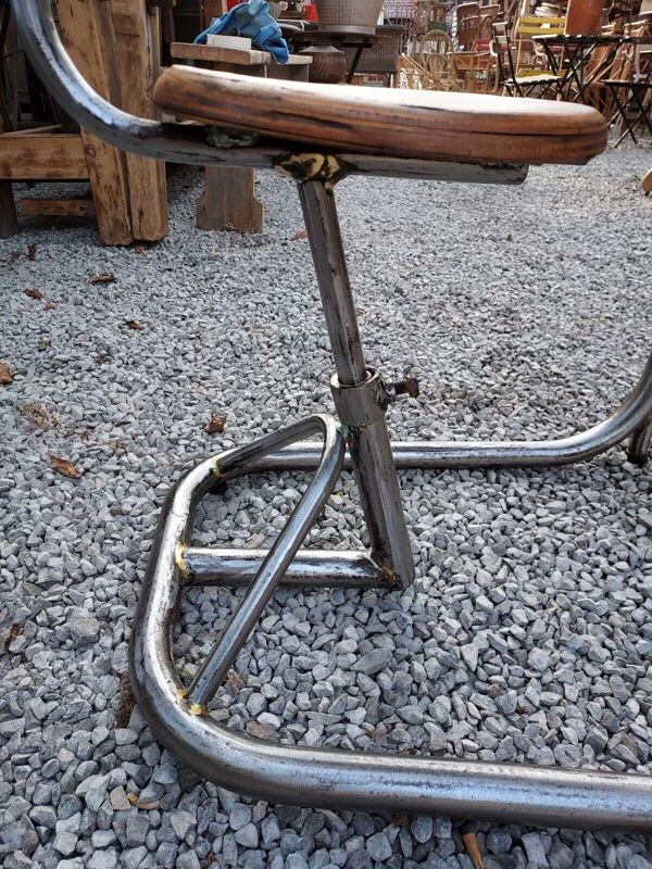 Bureau d'écolier vintage en fer et bois