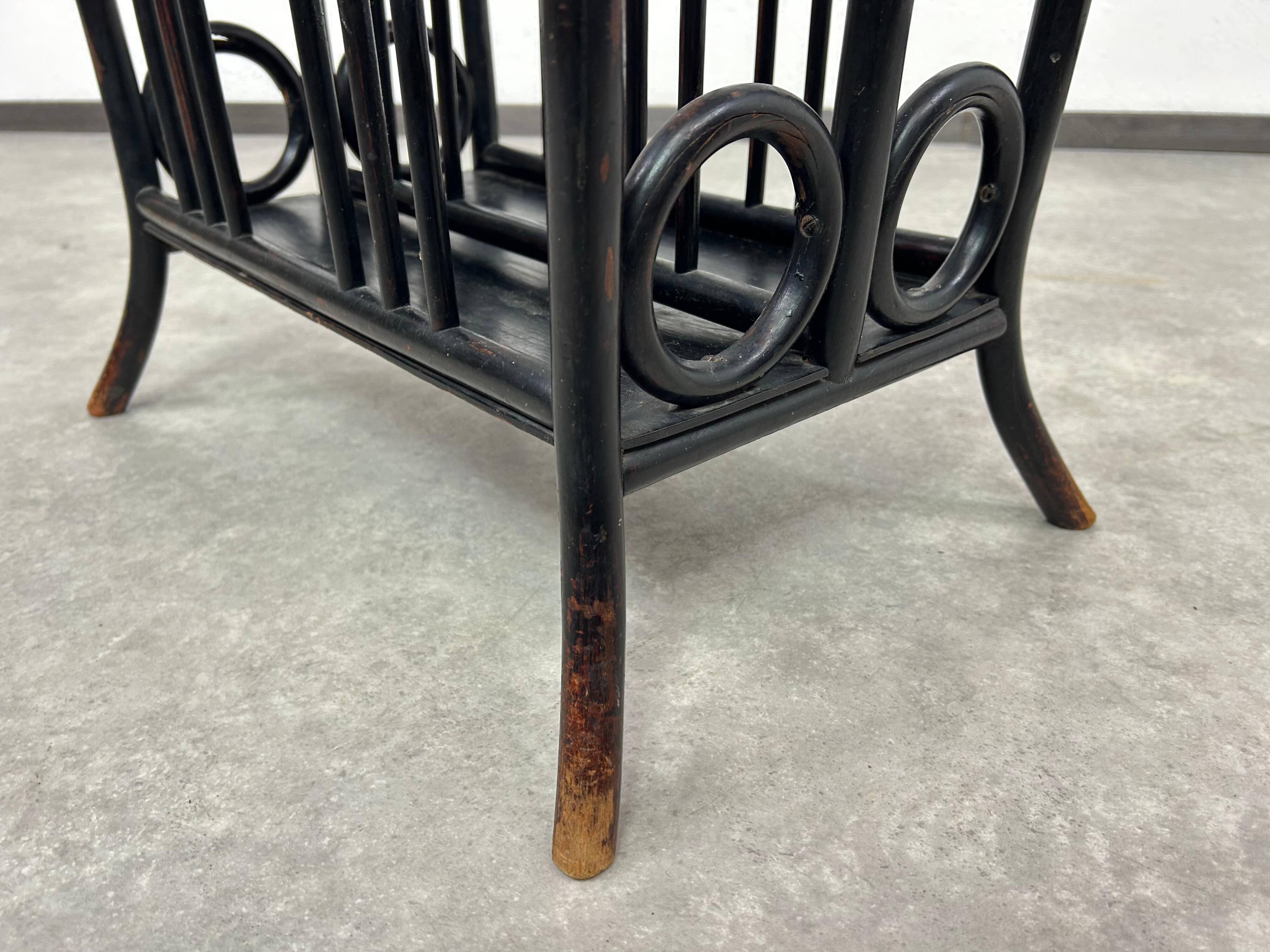 Curved wooden magazine rack no.33 by Thonet