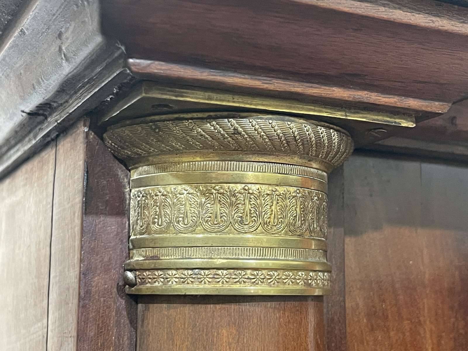 Buffet Empire début XIXème en acajou et dessus marbre noir