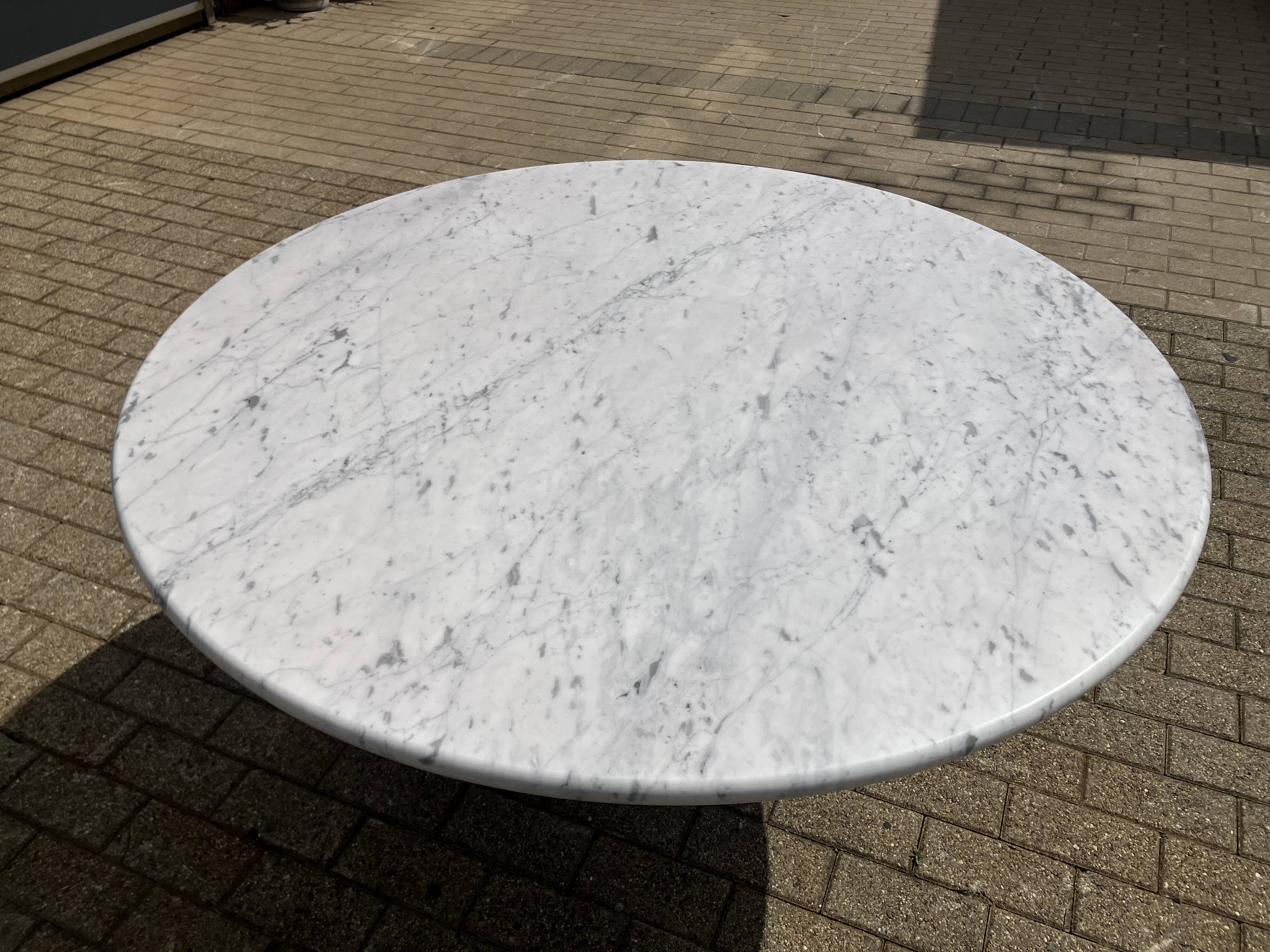 Angelo Mangiarotti M1 eettafel Skipper Carrara marmer 130cm