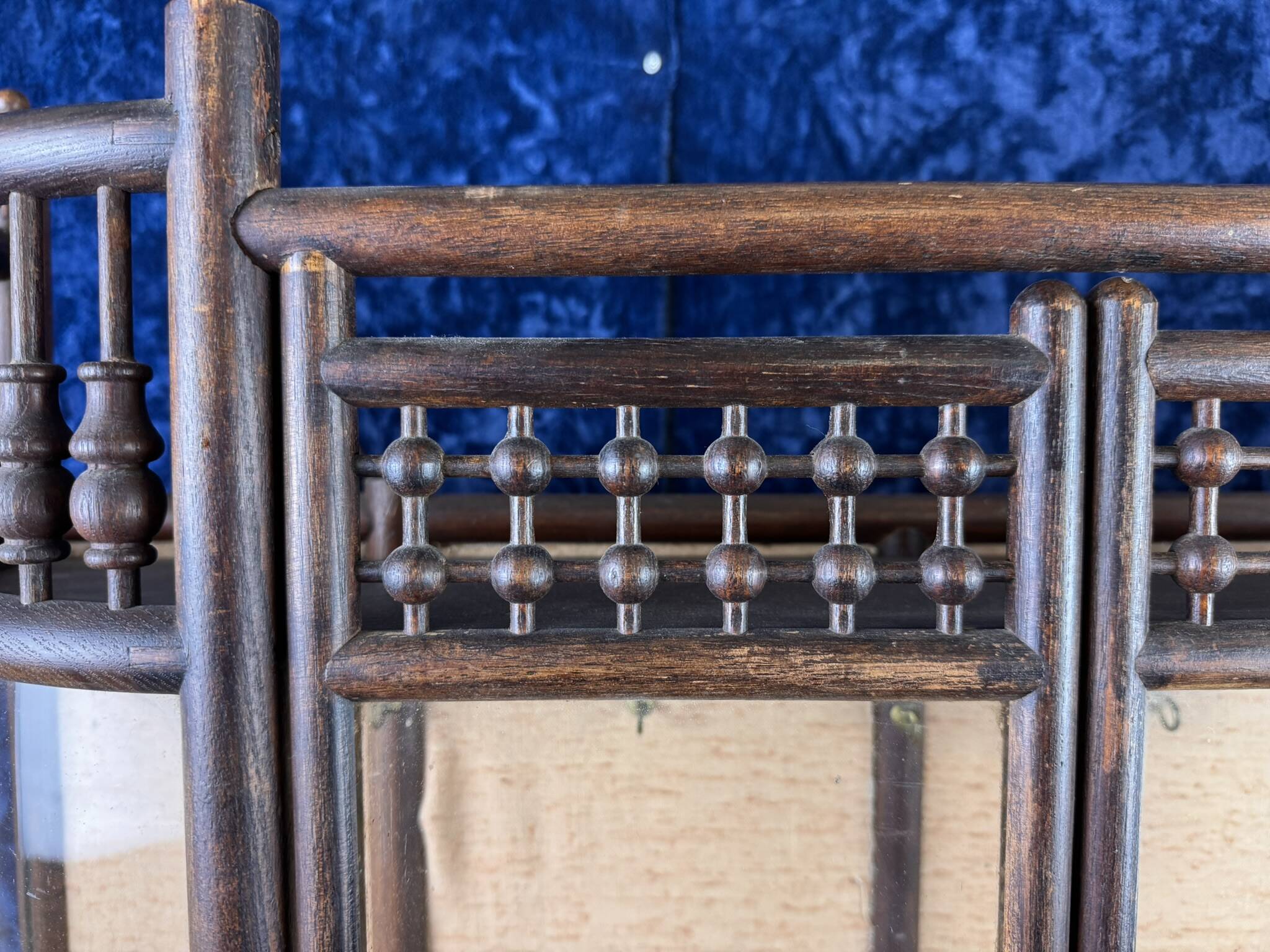 Asia 19th century: Magnificent collector's display case with tapestry background