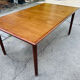 Table scandinave