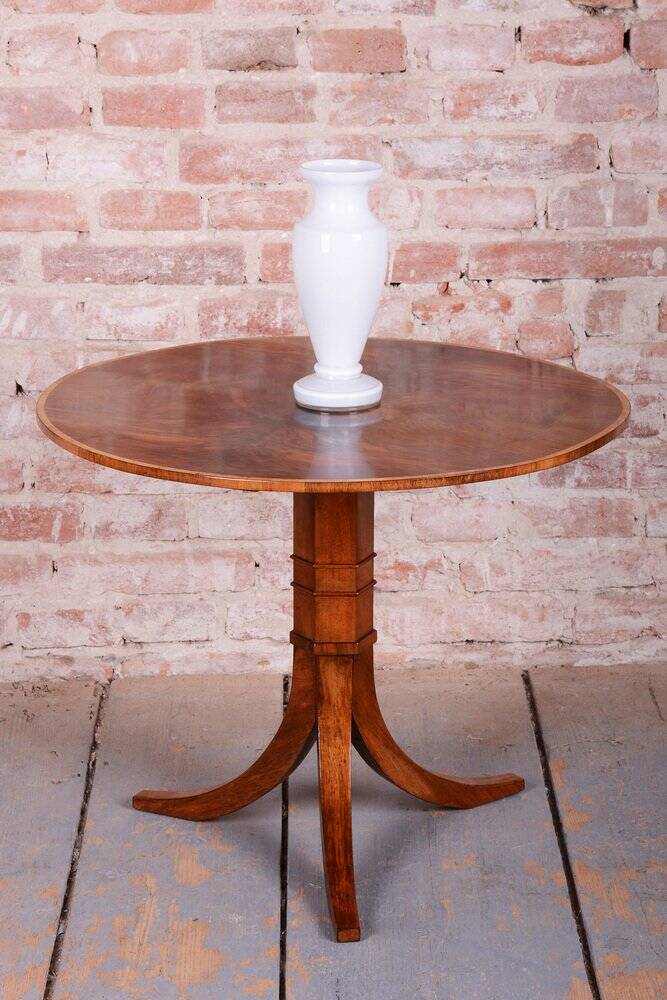 Biedermeier Coffee Table in Walnut, Austria, 1830s