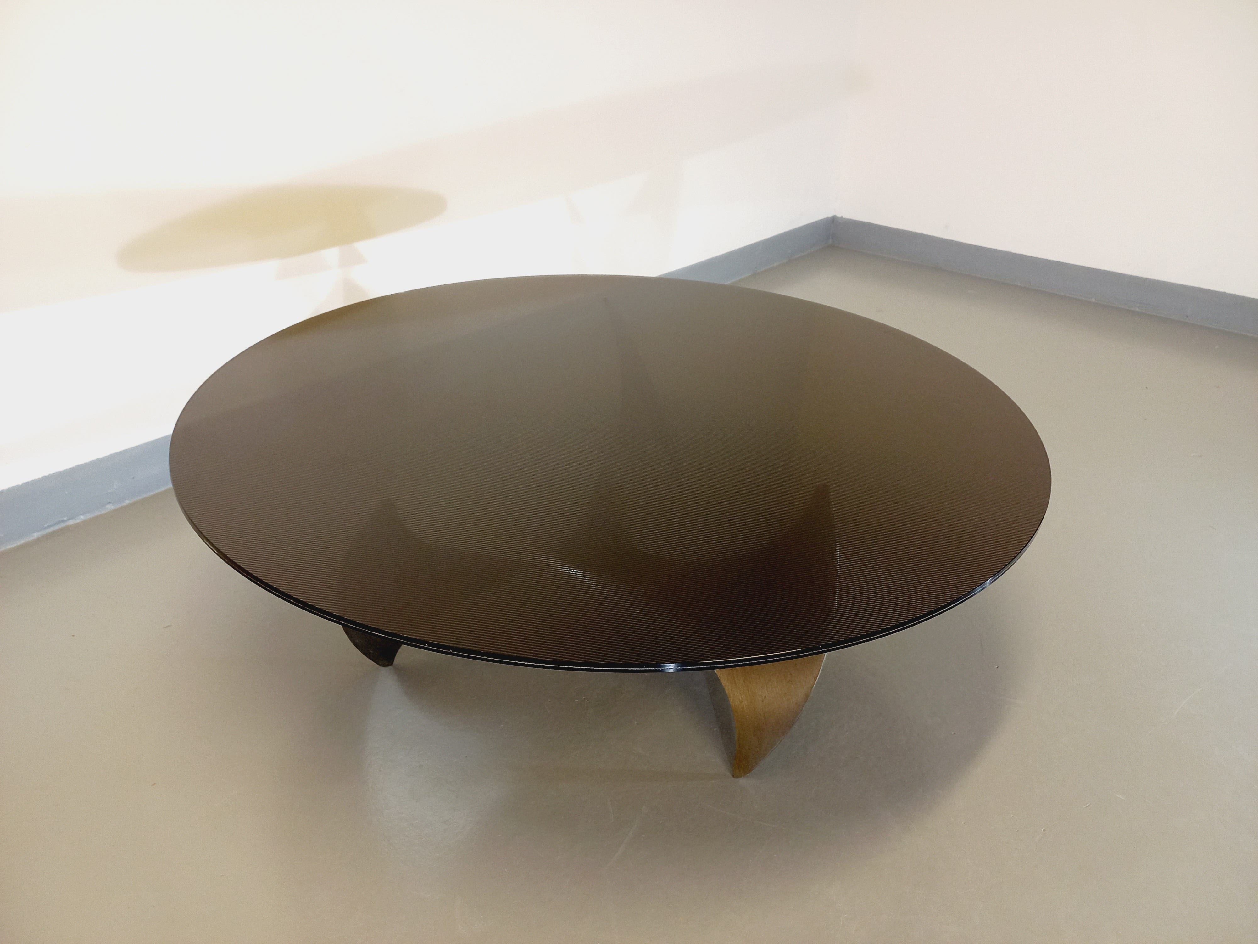 Table basse hélice vintage Propeller de Knut Hesterberg en acier et verre fumé des années 60
