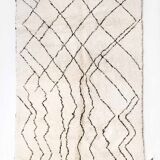 Berber rug Beni Ouarain with black graphic patterns 301x193cm