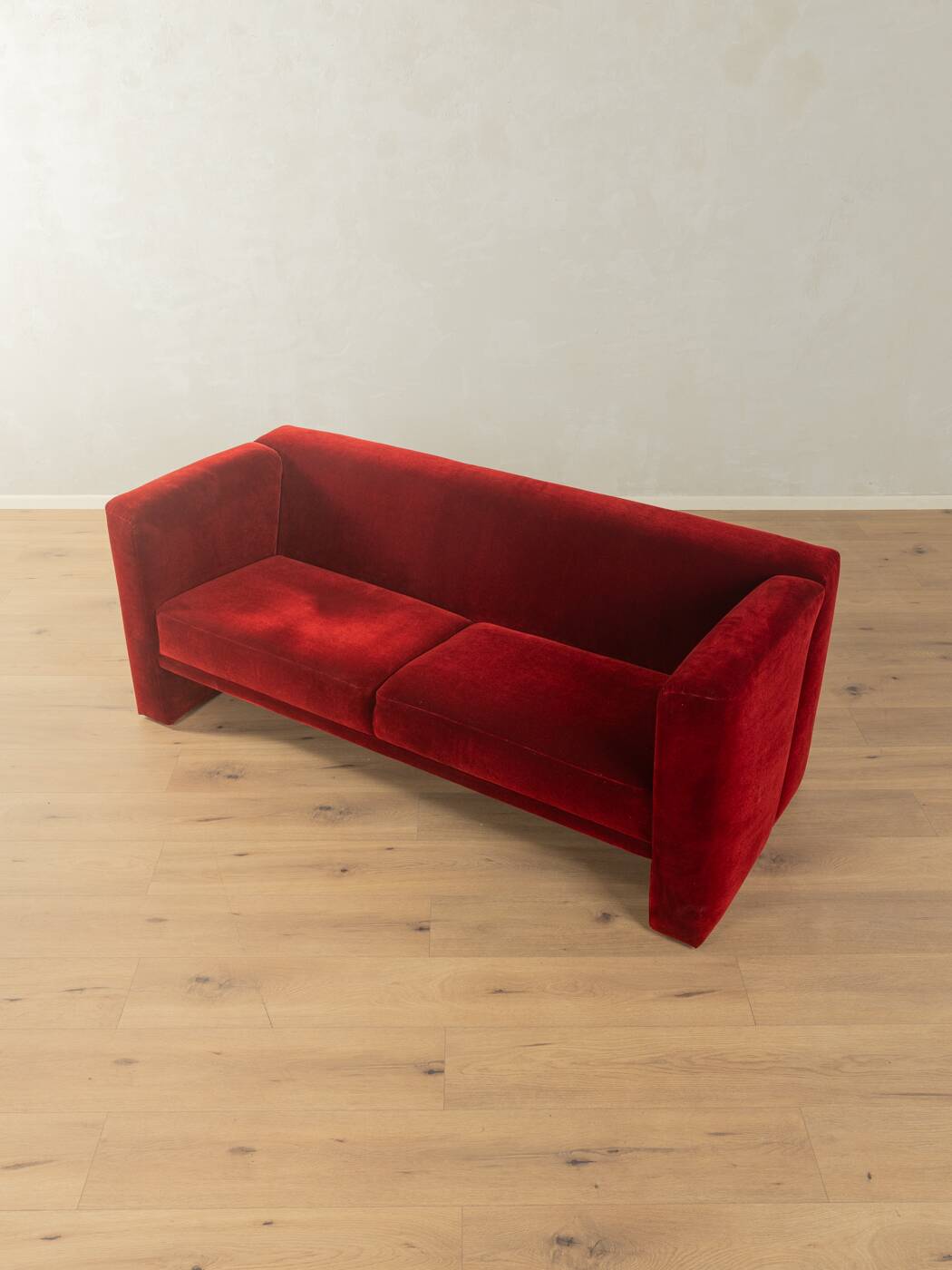 Striking velvet sofa from the 1980s