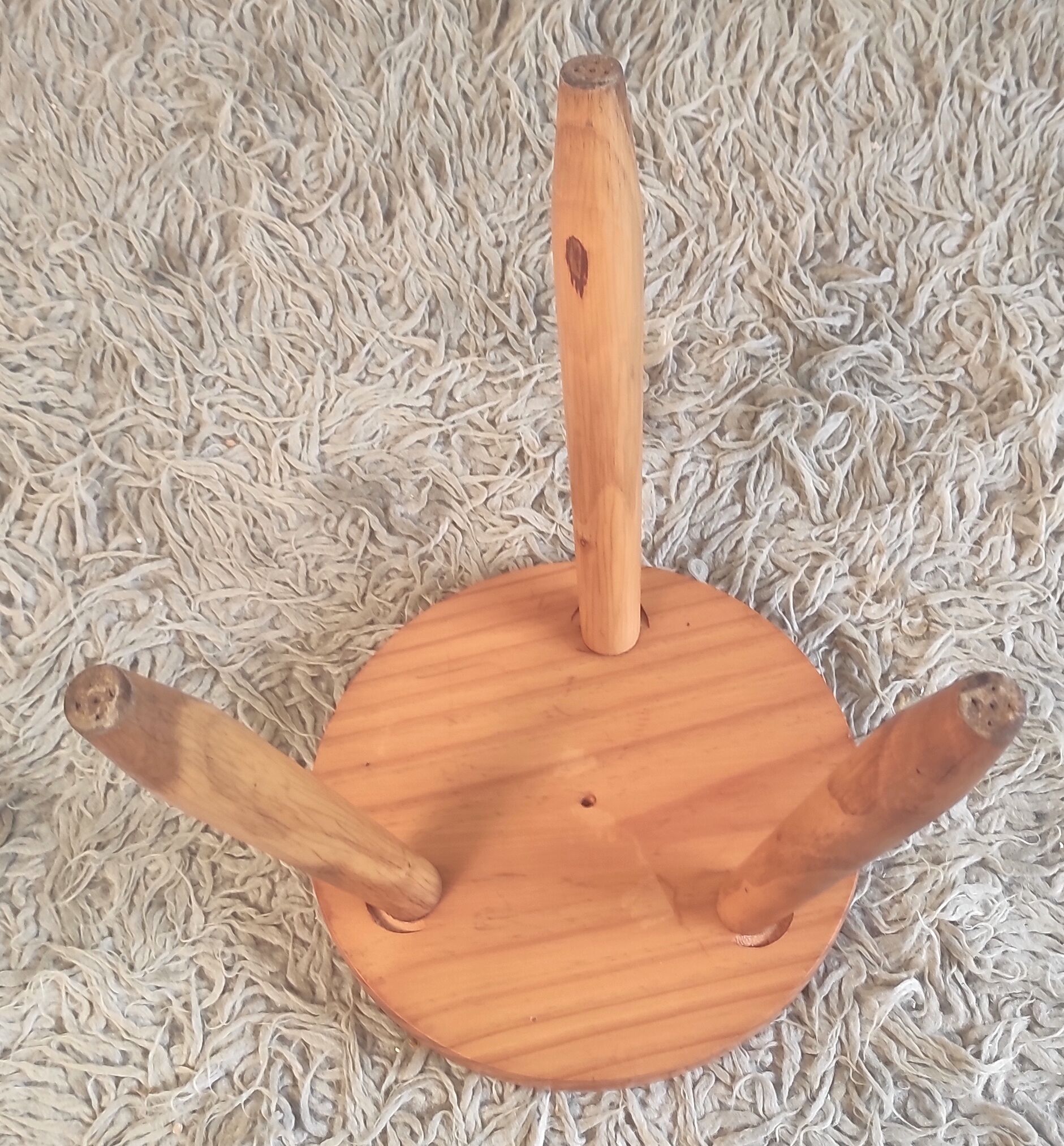 Tabouret tripode en bois massif années 60