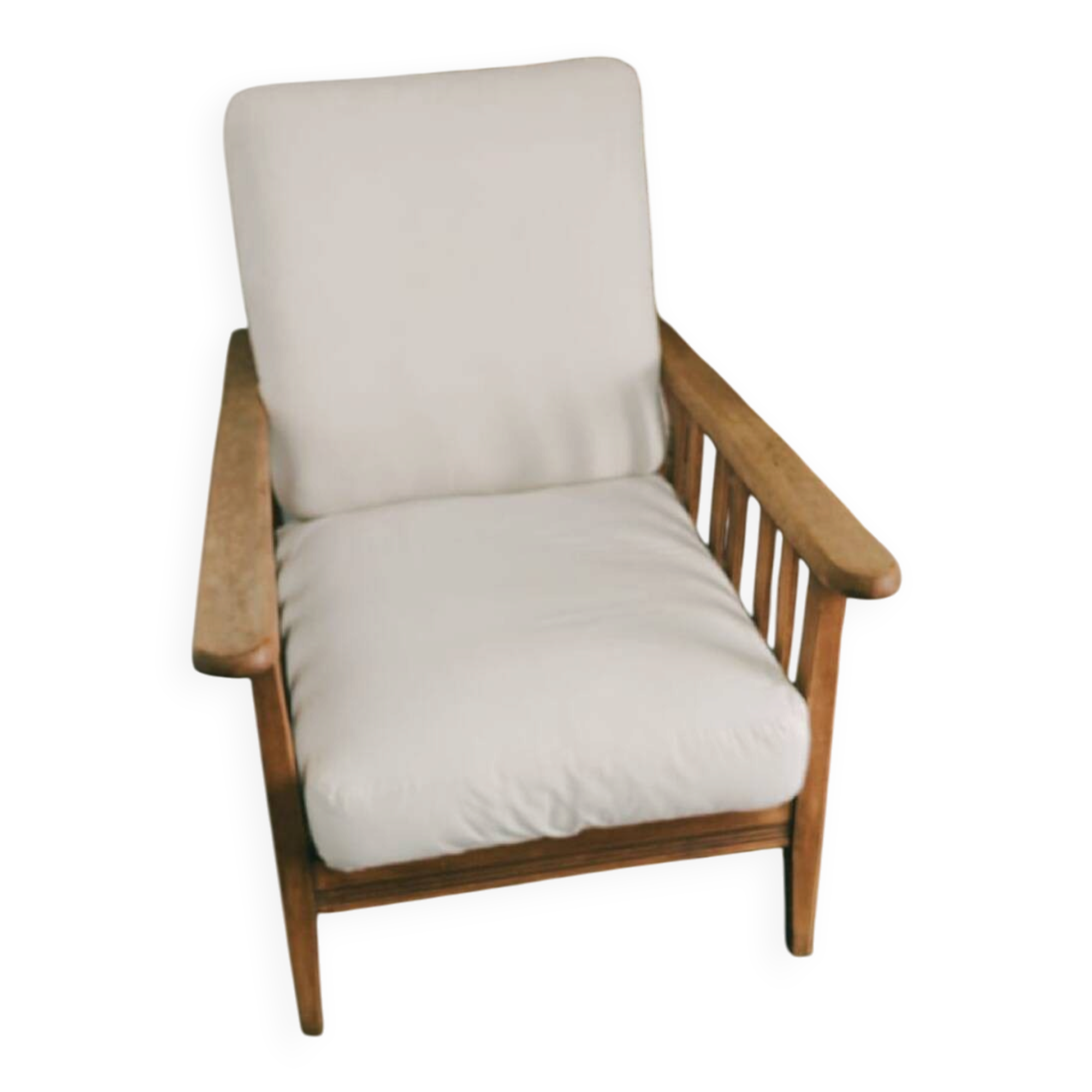 Sleek design armchair for reading nook