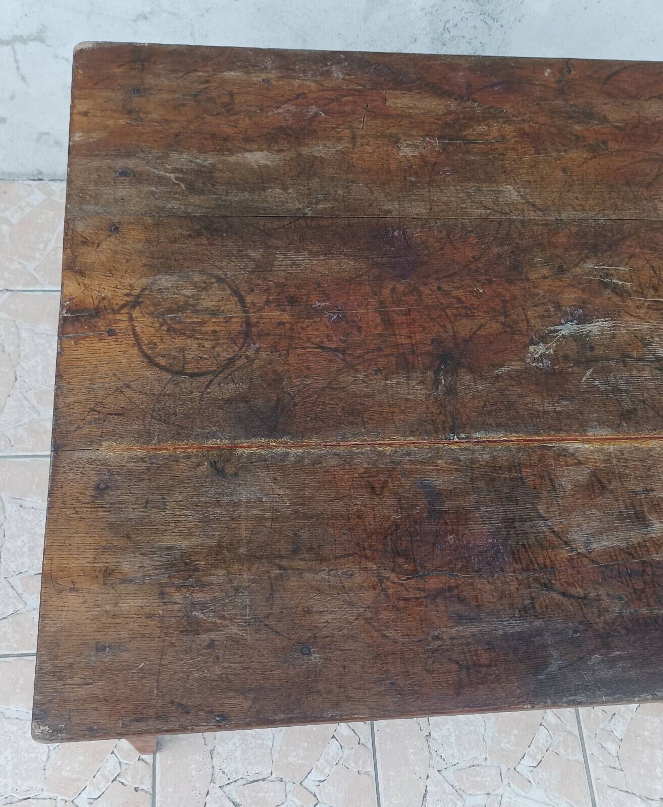 Table rustique en chêne massif