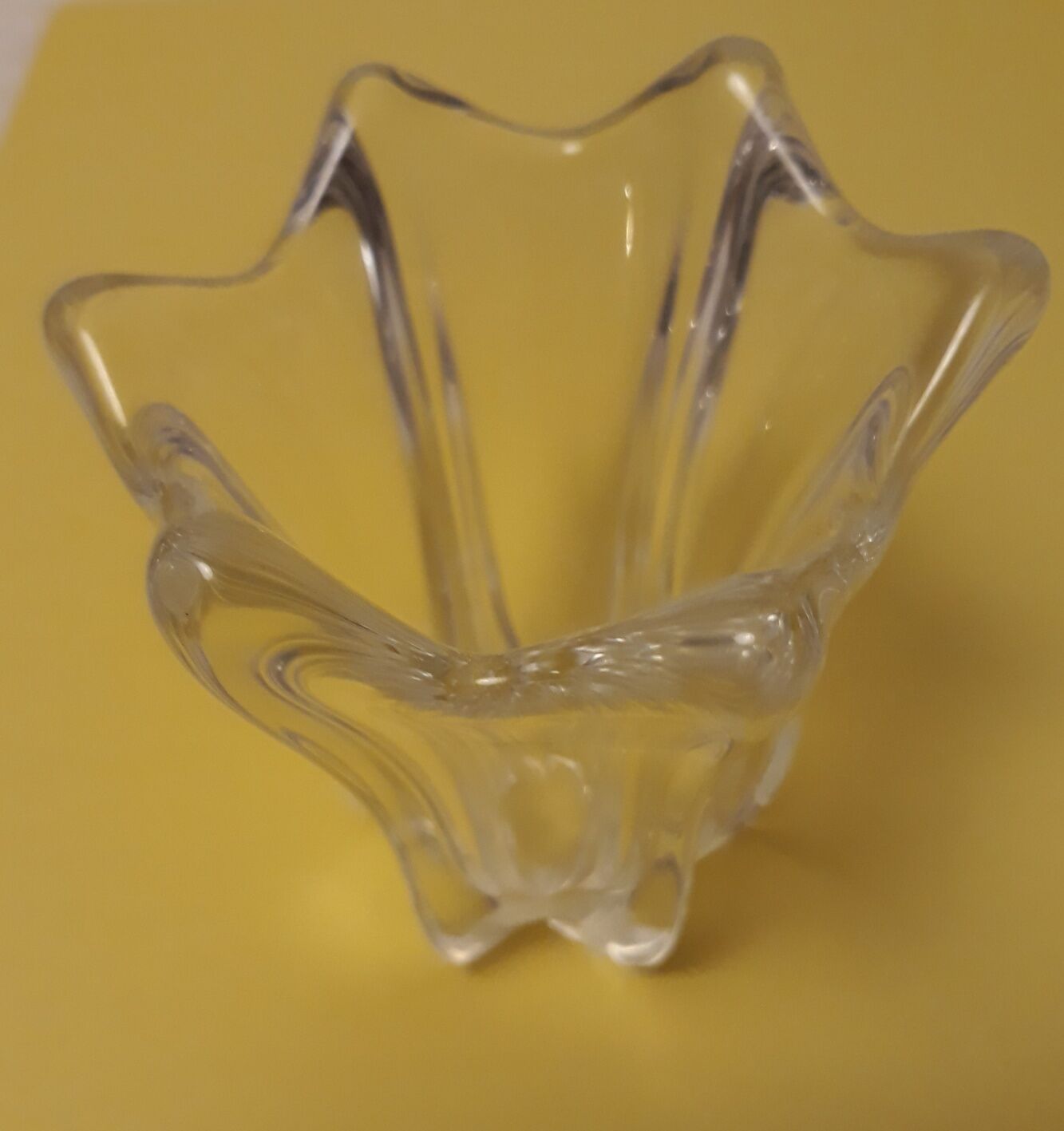 Vase en cristal signé Daum France