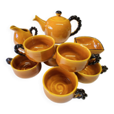 Très joli lot de service à café de chez Vallauris en bon état.