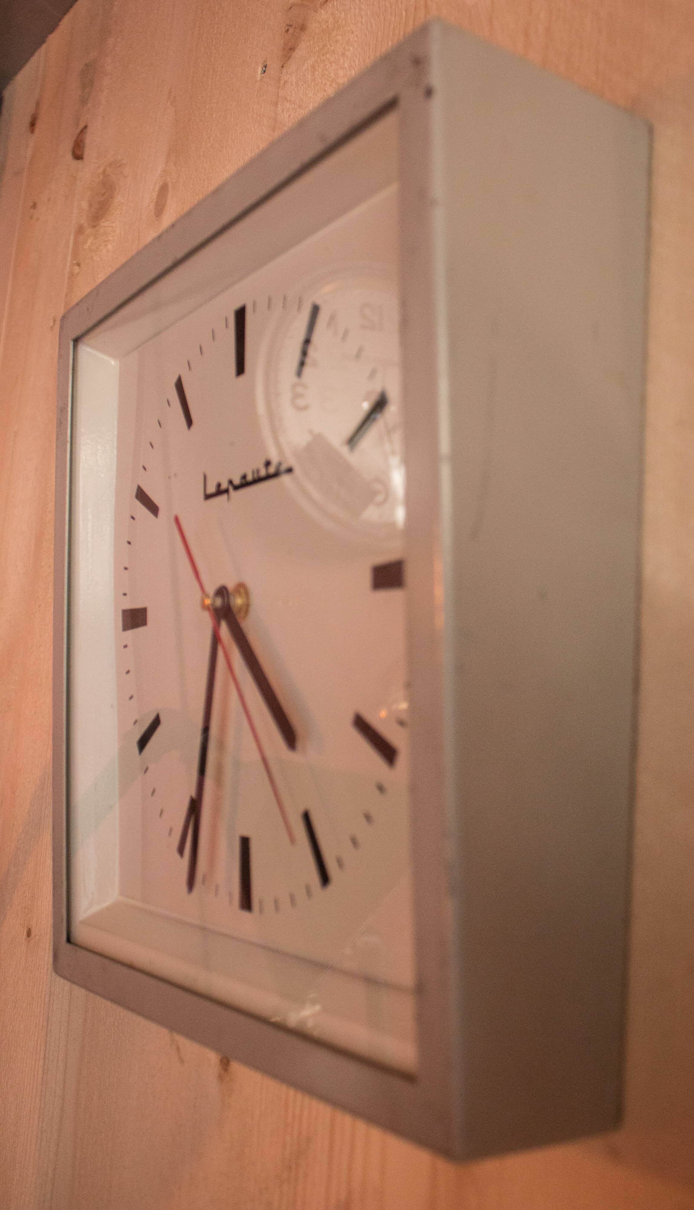Clock square vintage Lepaute