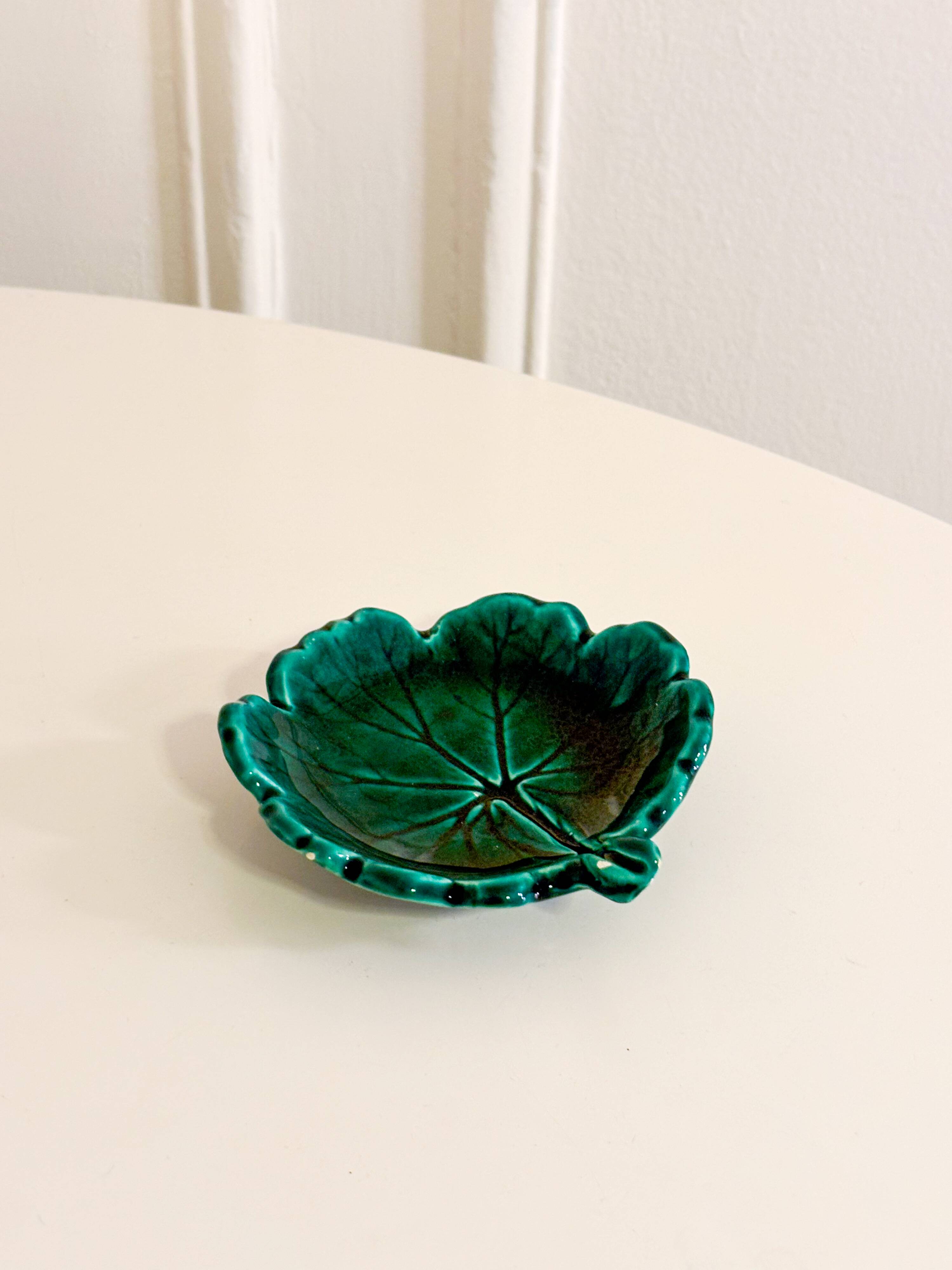 Slip tray, Leaf model, Green, 1960 - 12 X 13 cm