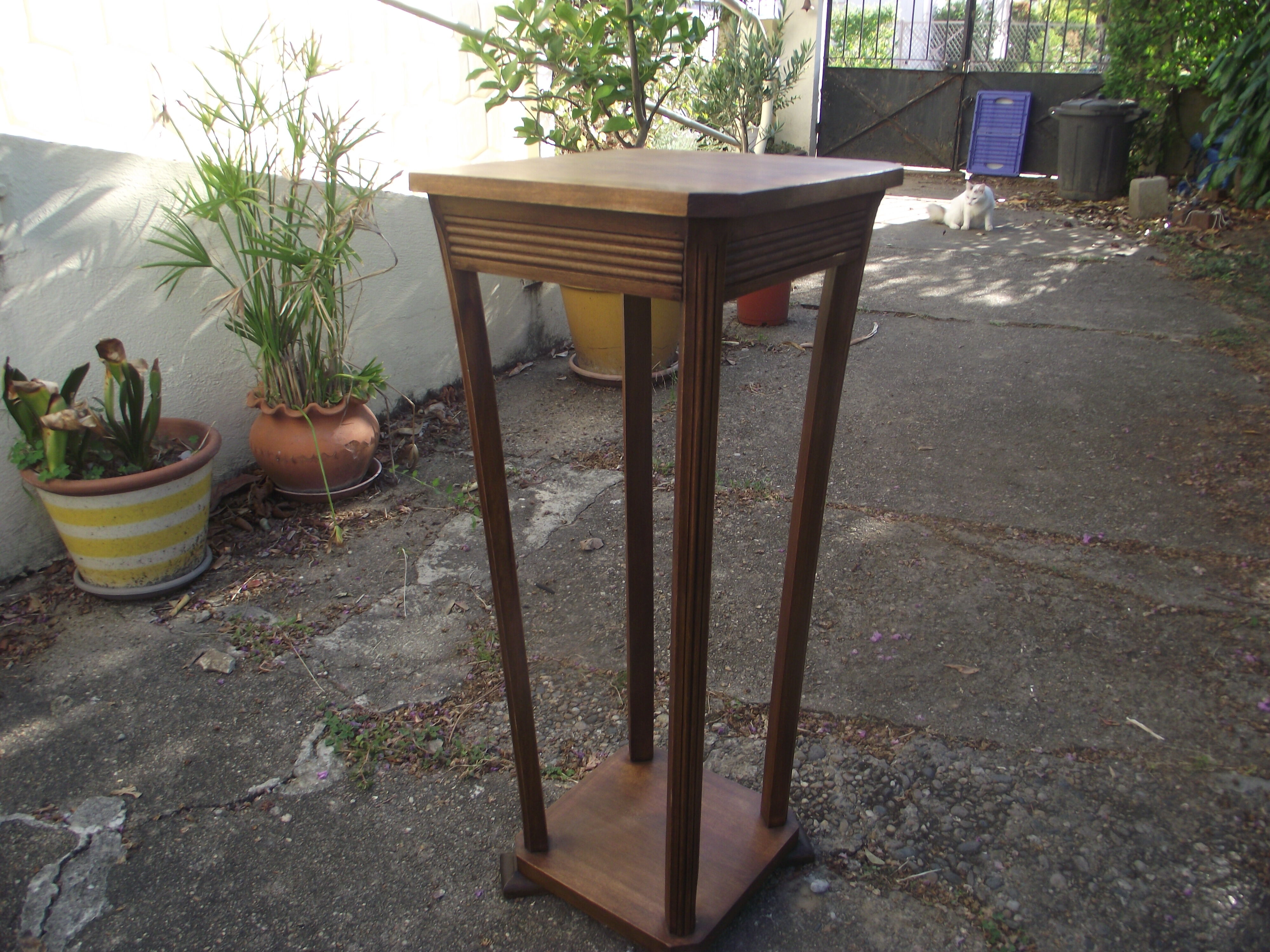 Art Deco pedestal table