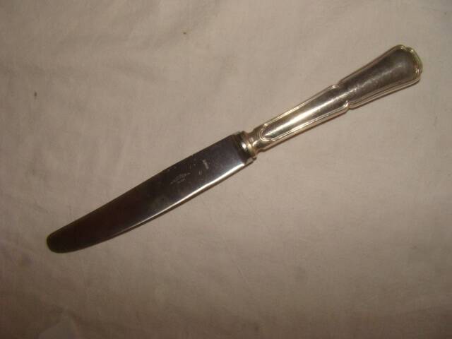 12 table knives with trilobate handles by the brand "G.Vivier"