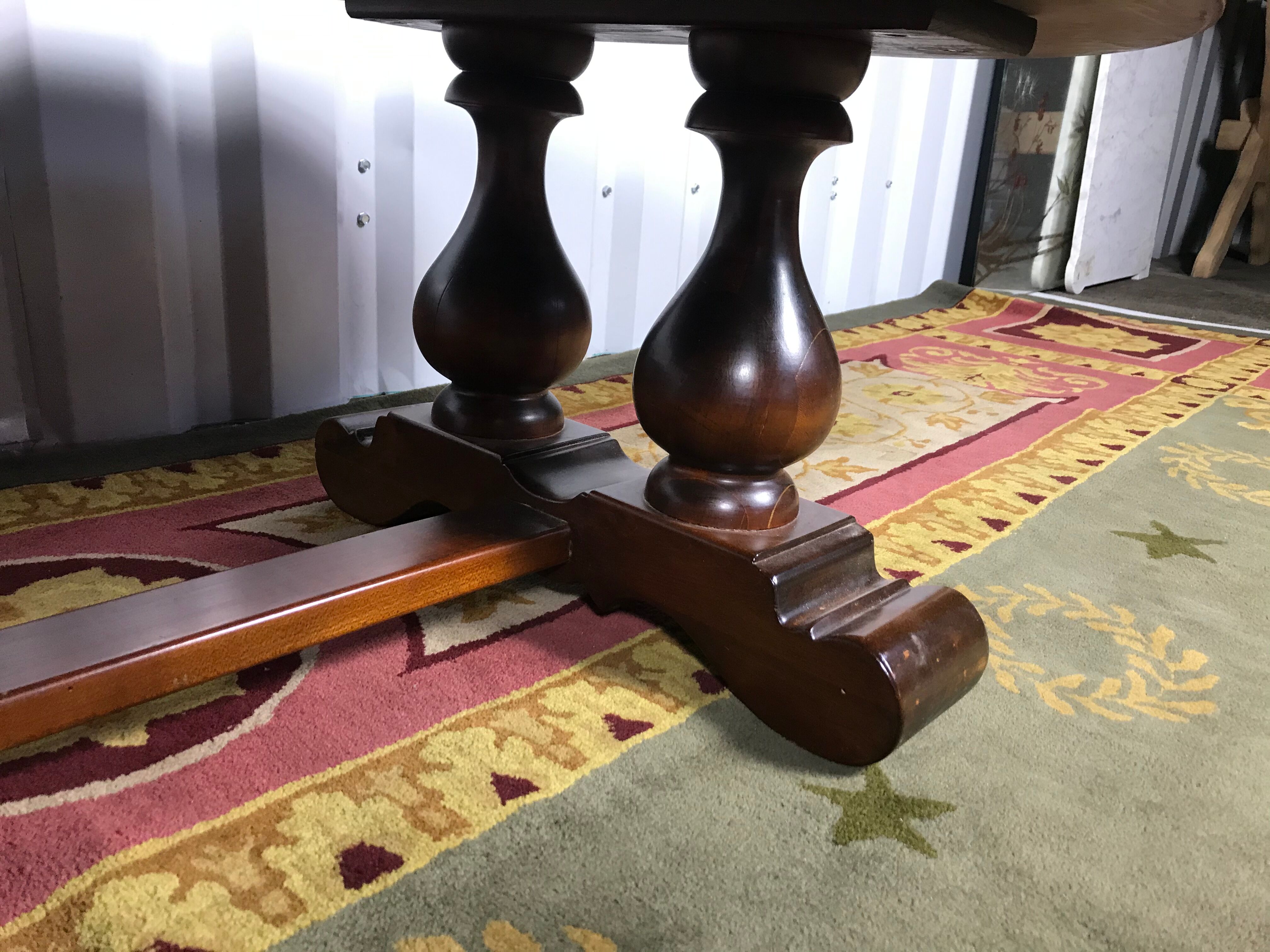 Rustic oval table in walnut crisscross