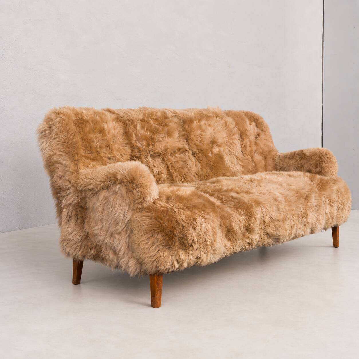 Canapé trois places Fritz Hansen de Peter Hvidt et Orla Mølgaard-Nielsen en long.