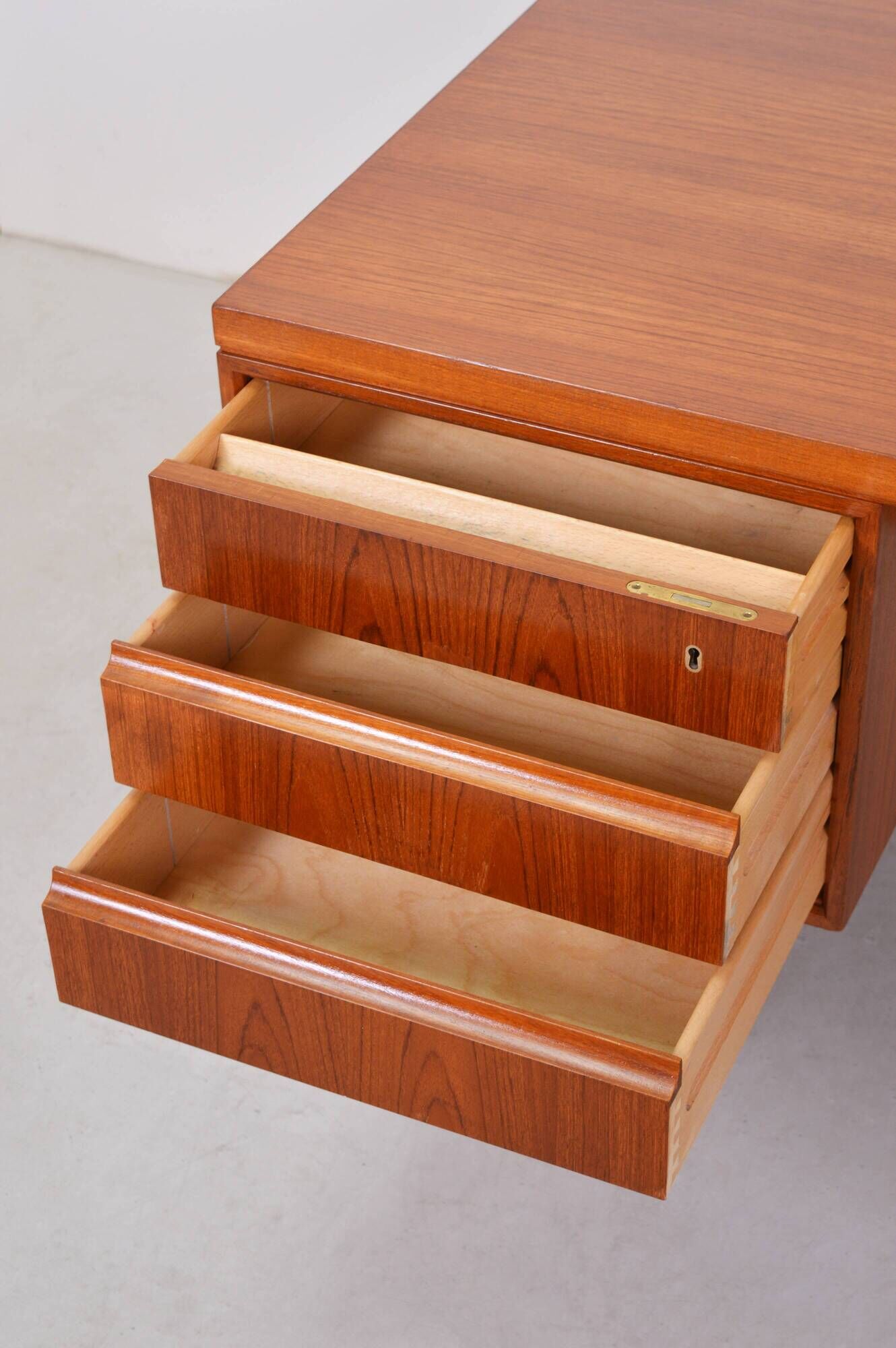 Large Scandinavian desk mod.76 in teak by Gunni Omann - 1960s