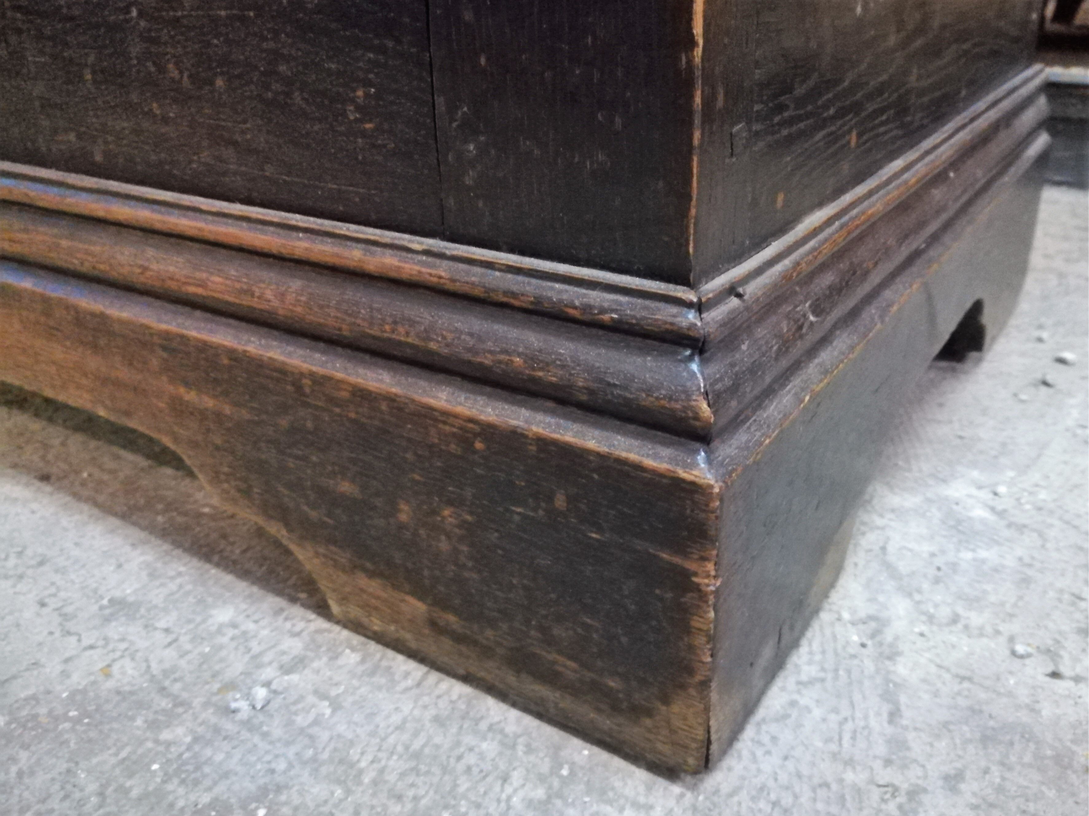 Bench chest oak end XIX