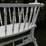 White wooden bercelonnette