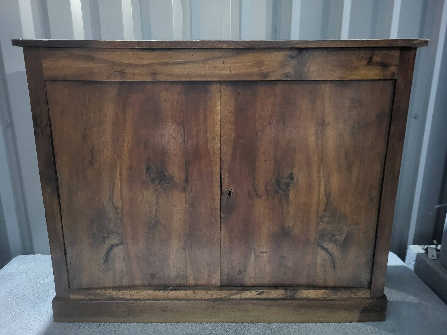 Small buffet shoe storage console in solid wood