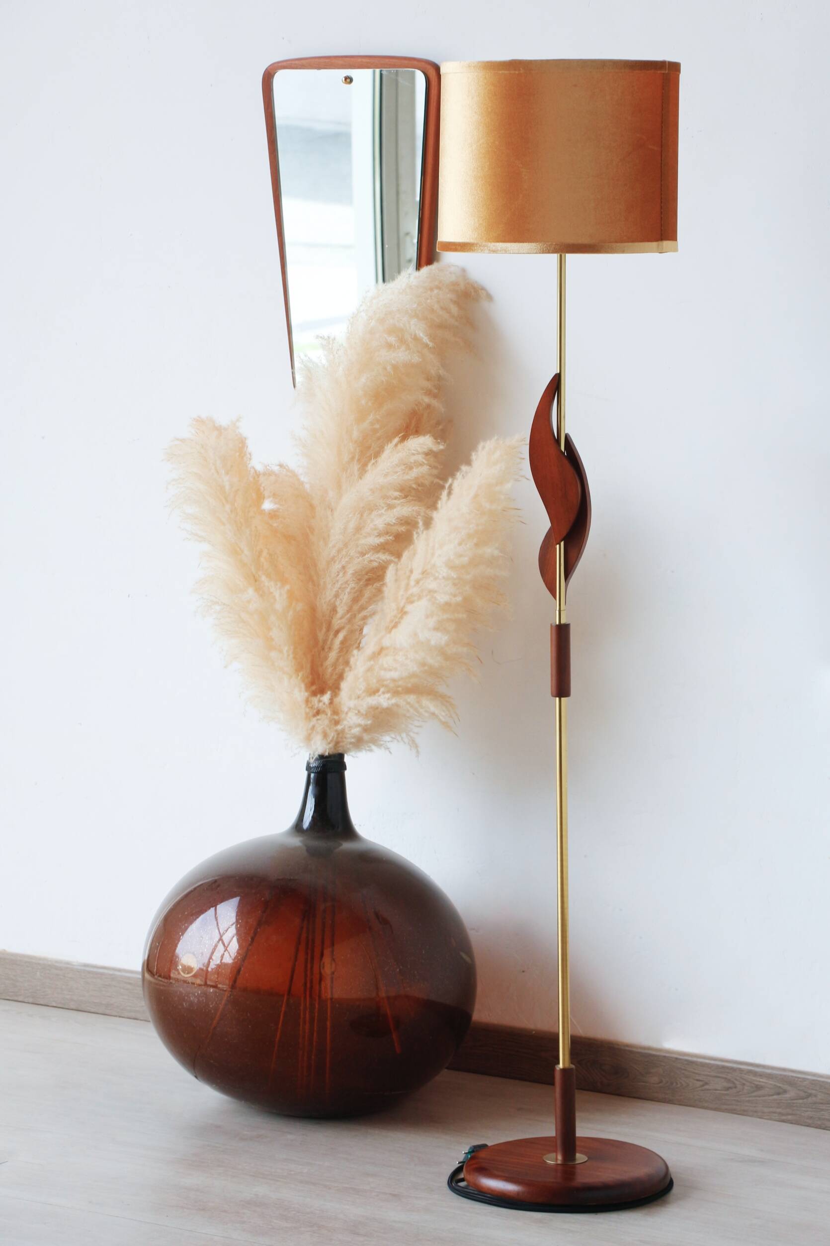 Teak and brass vintage Scandinavian floor lamp 1960 | Bakelite
