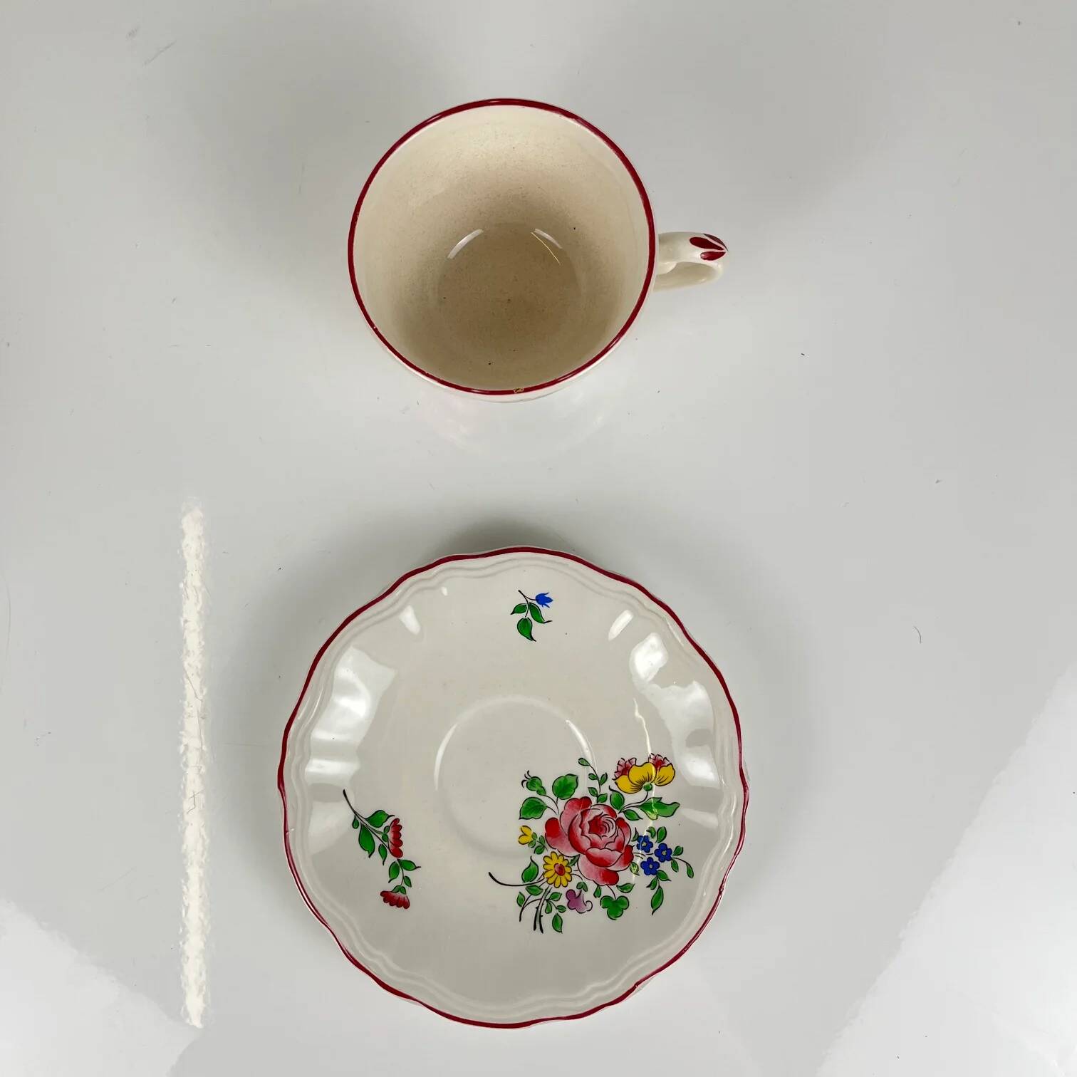 Set of 6 coffee cups with saucers model Réverbère by KG Lunéville.