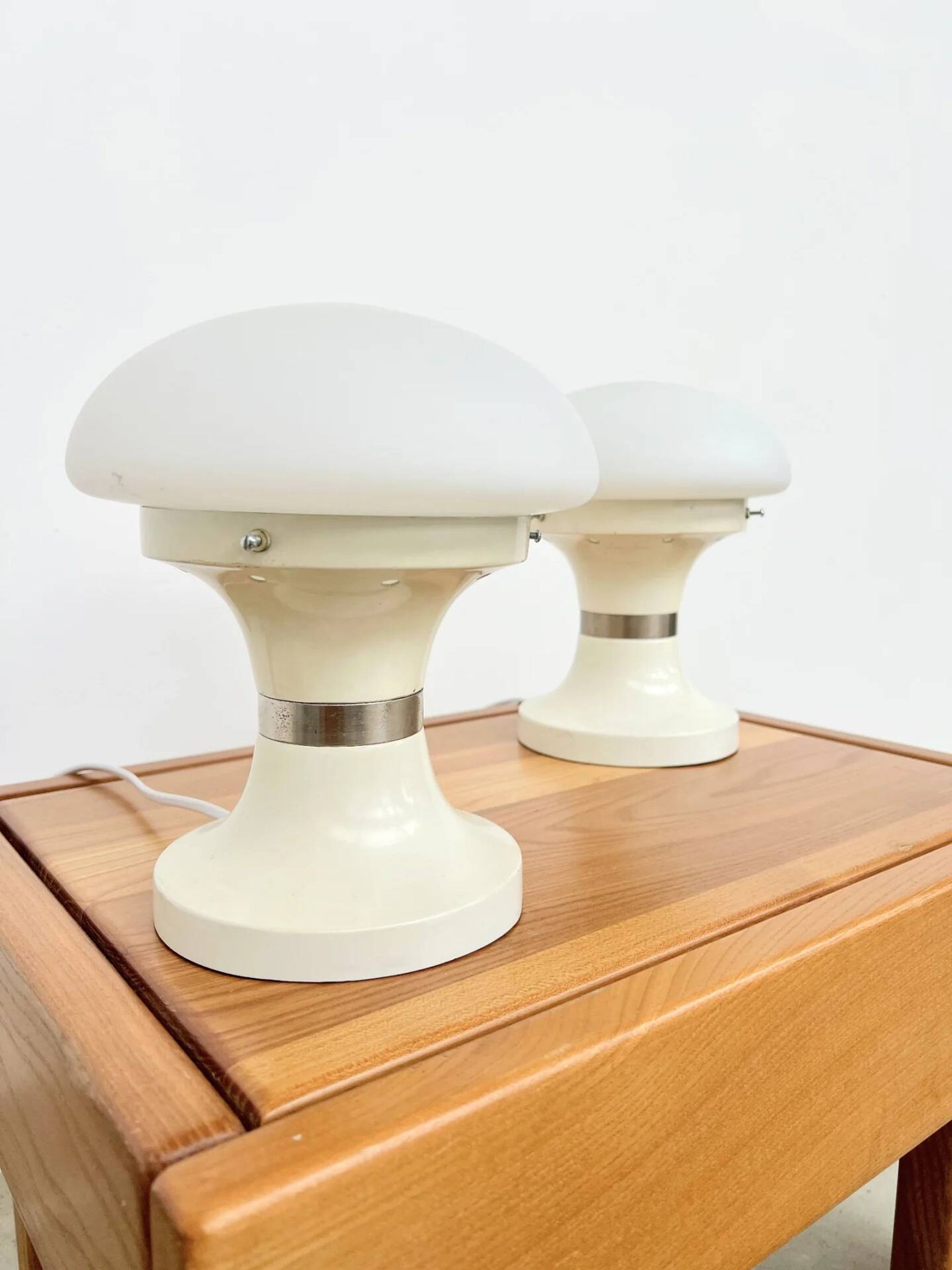 Pair of mushroom lamps — White opaline and lacquered metal — 1970s