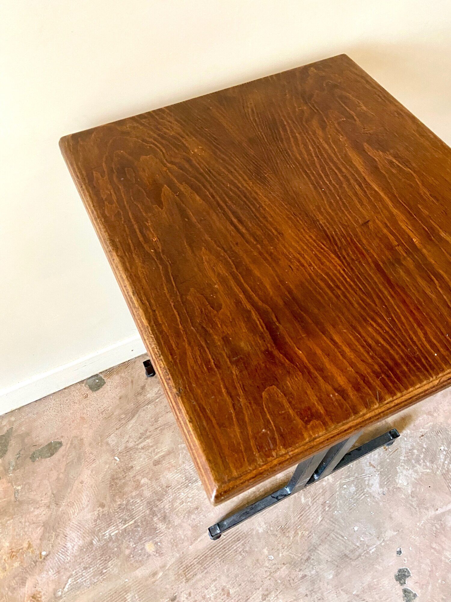 Bistro table in dark wood and black metal 55 x 50 cm